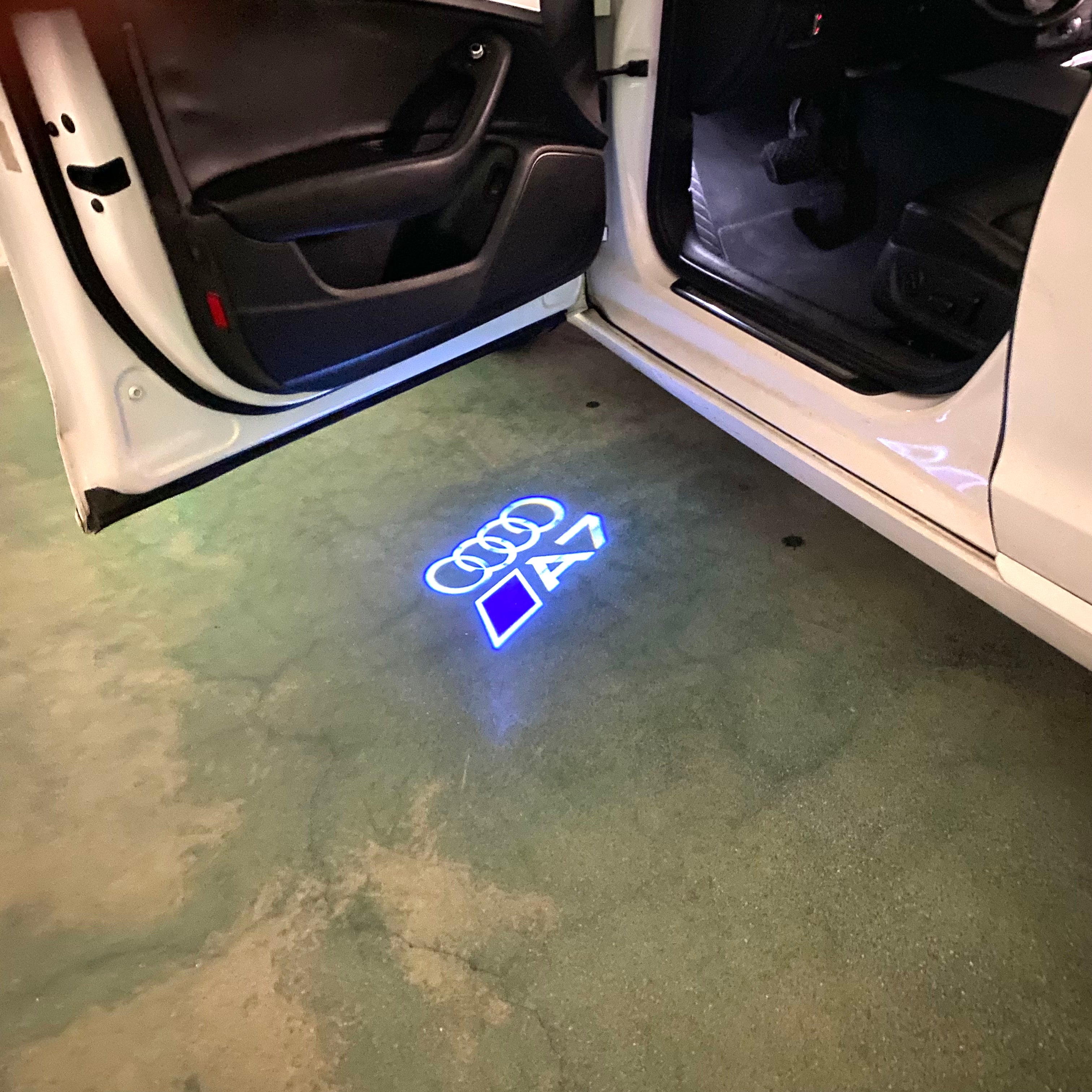 AUDI LOGO PROJECTOT LIGHTS Nr.120 (الكمية 1 = 2 Logo Films /2 أضواء الباب)