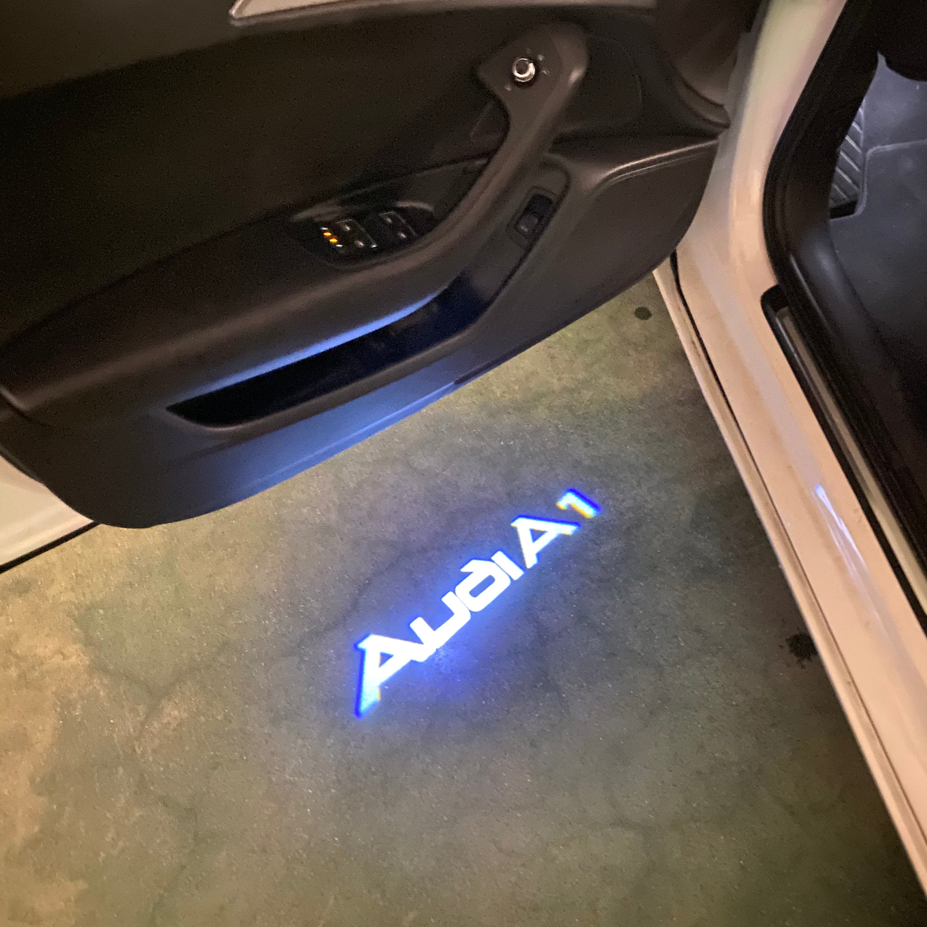 AUDI LOGO PROJECTOT LIGHTS Nr.148 (Menge 1 = 2 Logo Folien /2 Türleuchten)