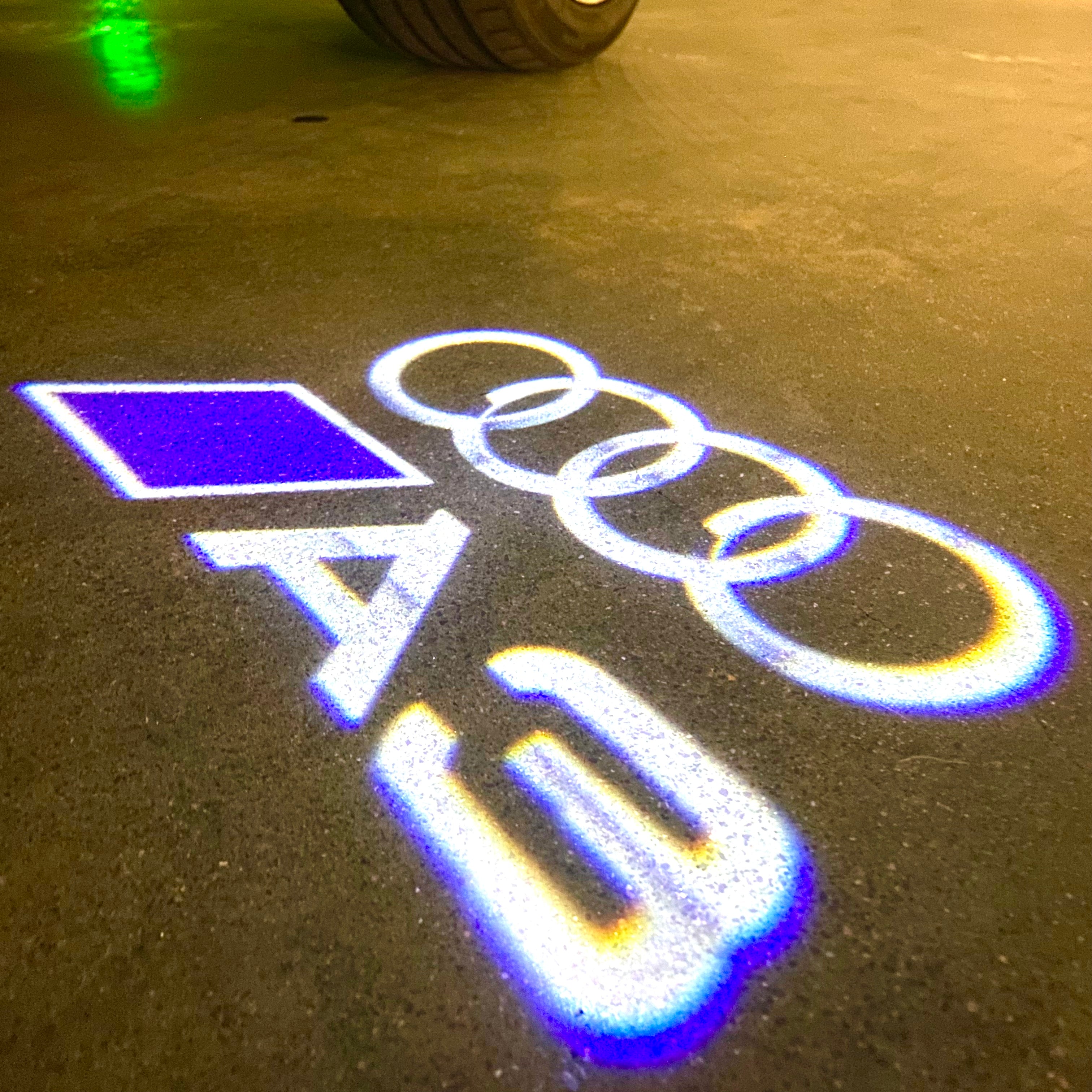 AUDI LOGO PROJECTOT LIGHTS Nr.120 (الكمية 1 = 2 Logo Films /2 أضواء الباب)