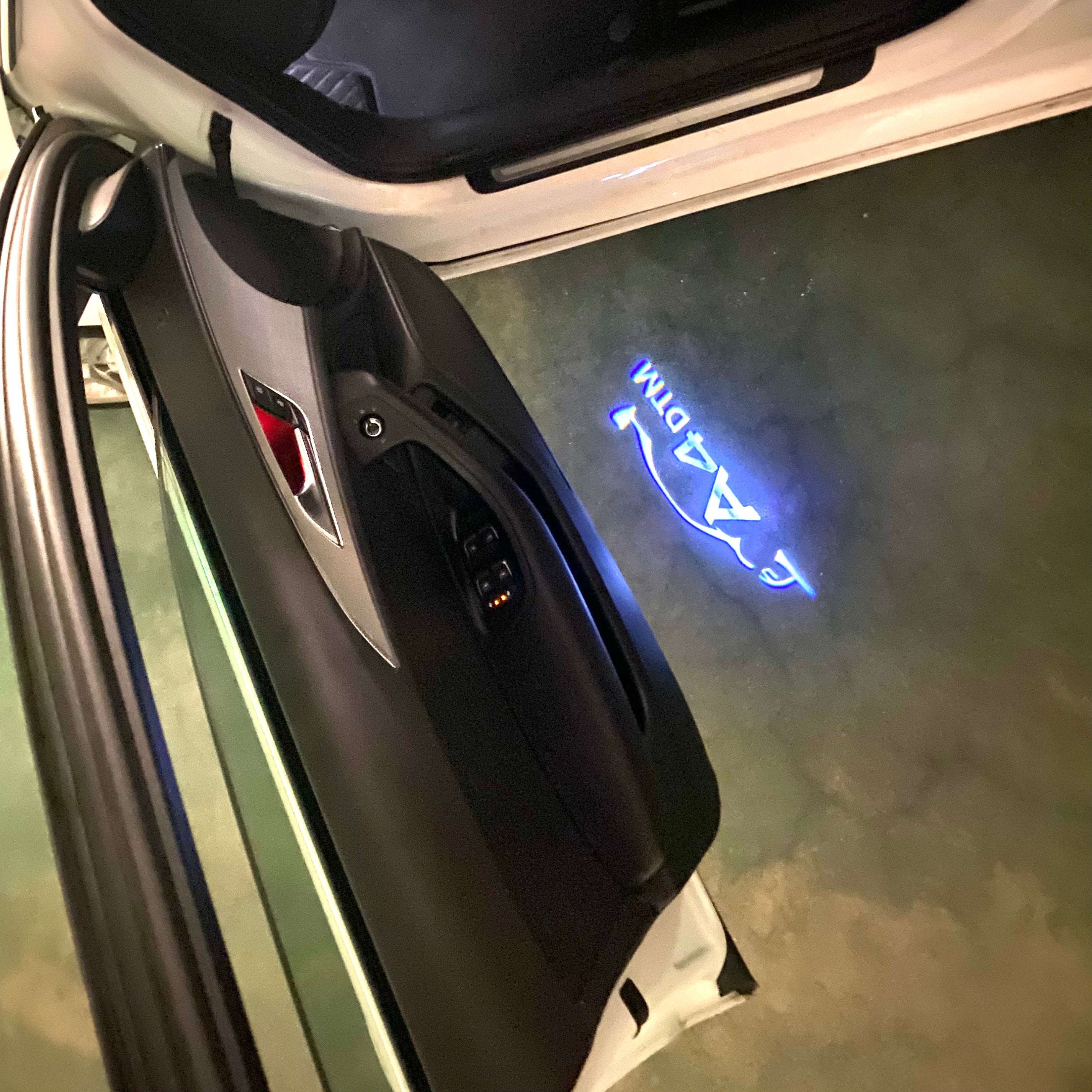 AUDI LOGO PROJECTOT LIGHTS Nr.120 (الكمية 1 = 2 Logo Films /2 أضواء الباب)