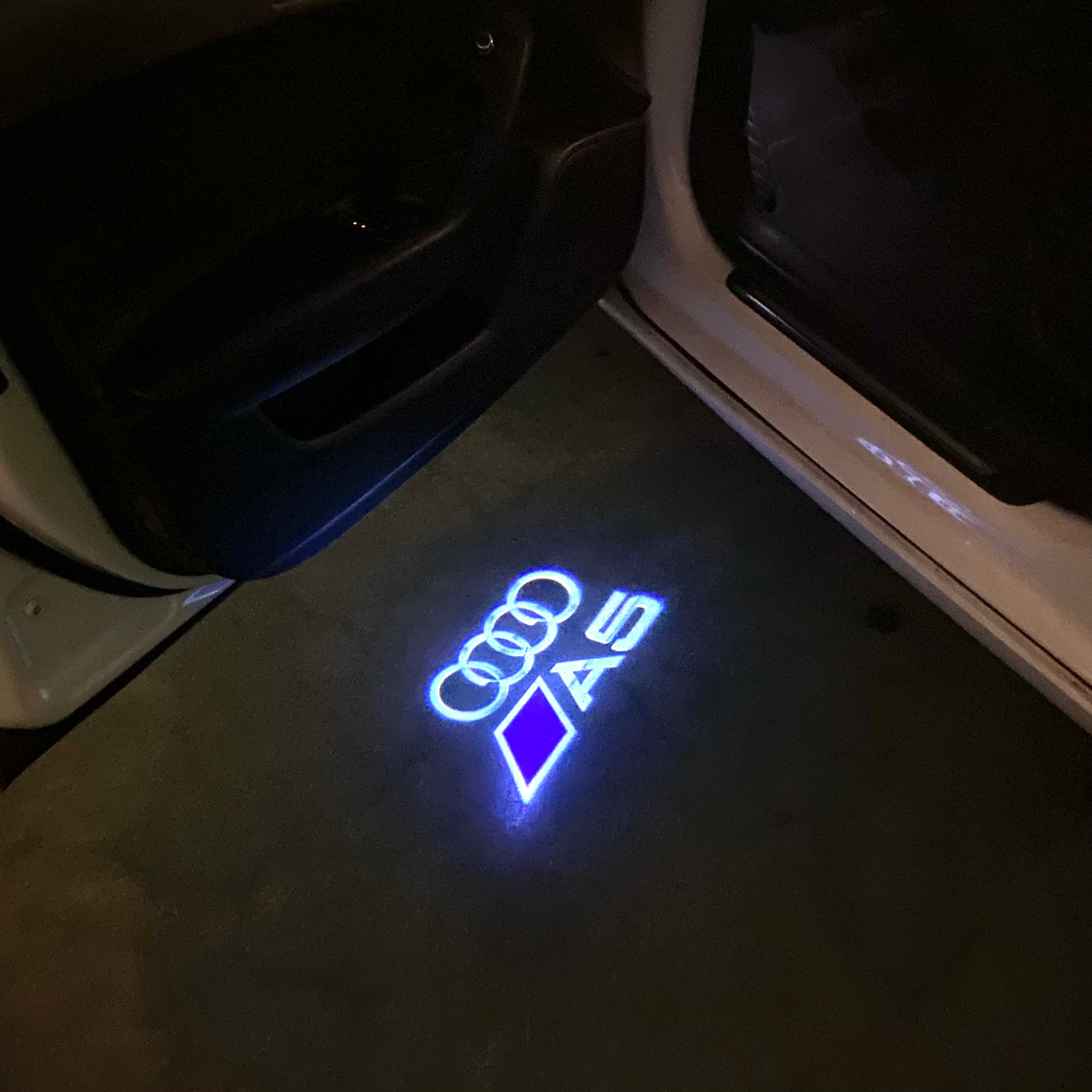 AUDI  A5  LOGO PROJECTOT LIGHTS  (quantity 1 = 2 Logo Films /2 door lights）Nr.12B101