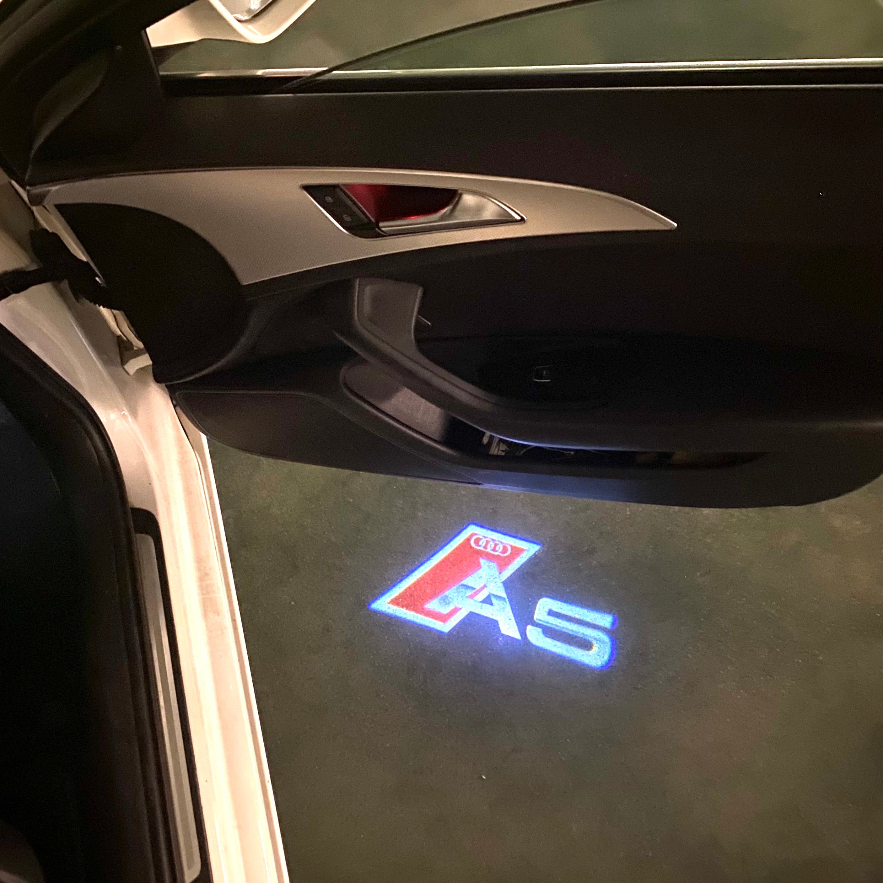 AUDI  A5  LOGO PROJECTOT LIGHTS  (quantity 1 = 2 Logo Films /2 door lights）Nr.12B97