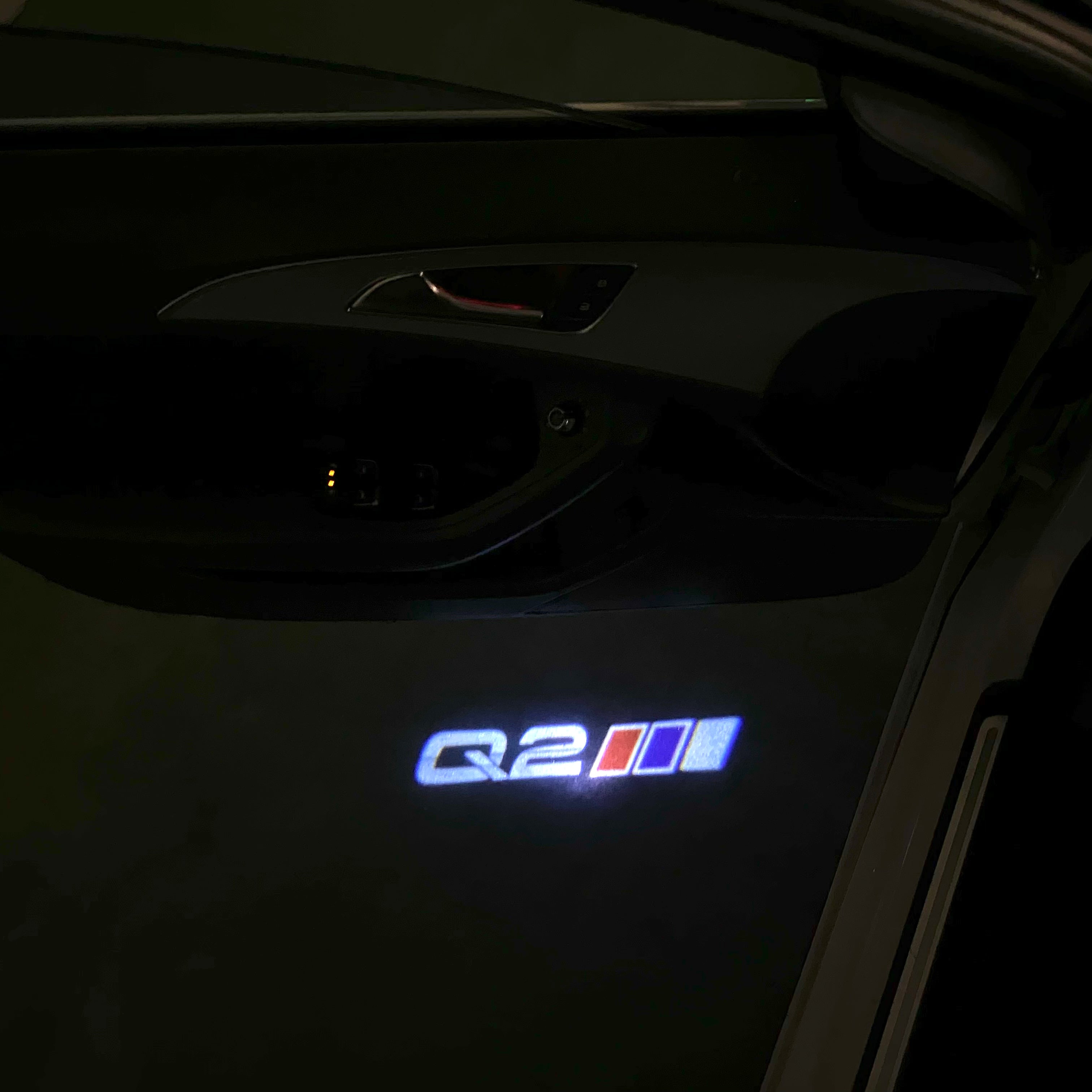 AUDI  Q2  LOGO PROJECTOT LIGHTS  (quantity 1 = 2 Logo Films /2 door lights）Nr.12B40