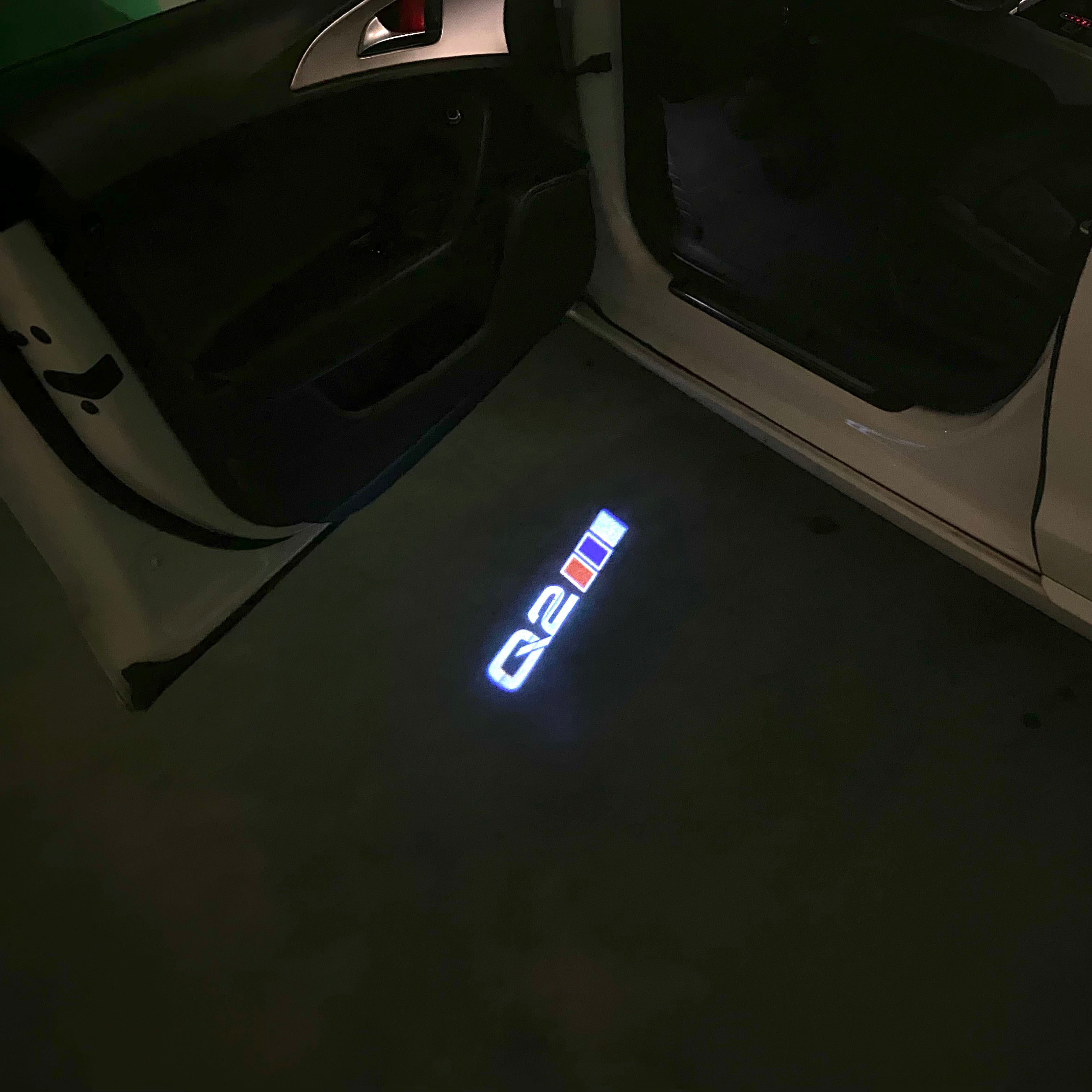 AUDI  Q2  LOGO PROJECTOT LIGHTS  (quantity 1 = 2 Logo Films /2 door lights）Nr.12B40