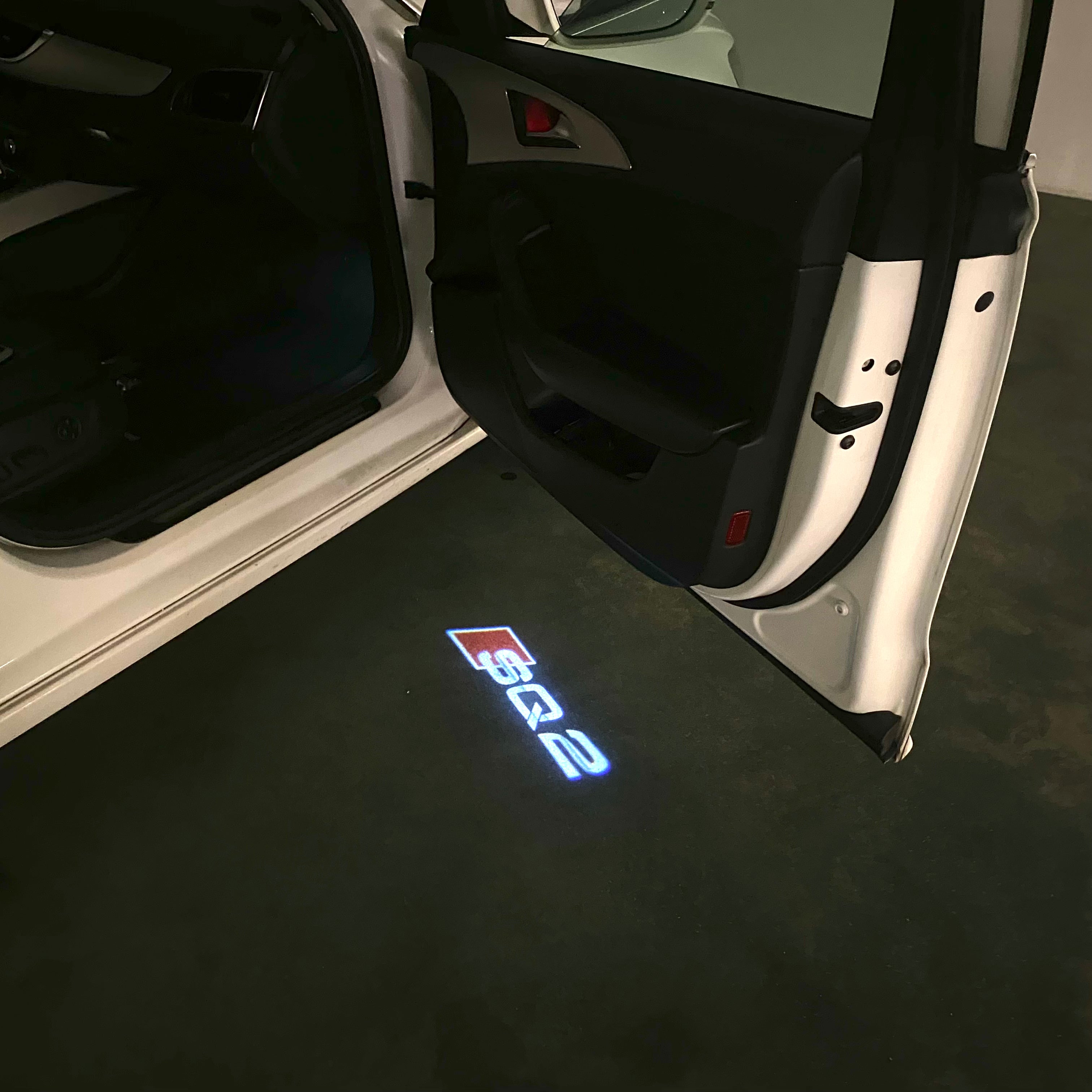 AUDI SQ2  LOGO PROJECTOT LIGHTS  (quantity 1 = 2 Logo Films /2 door lights）Nr.12B67
