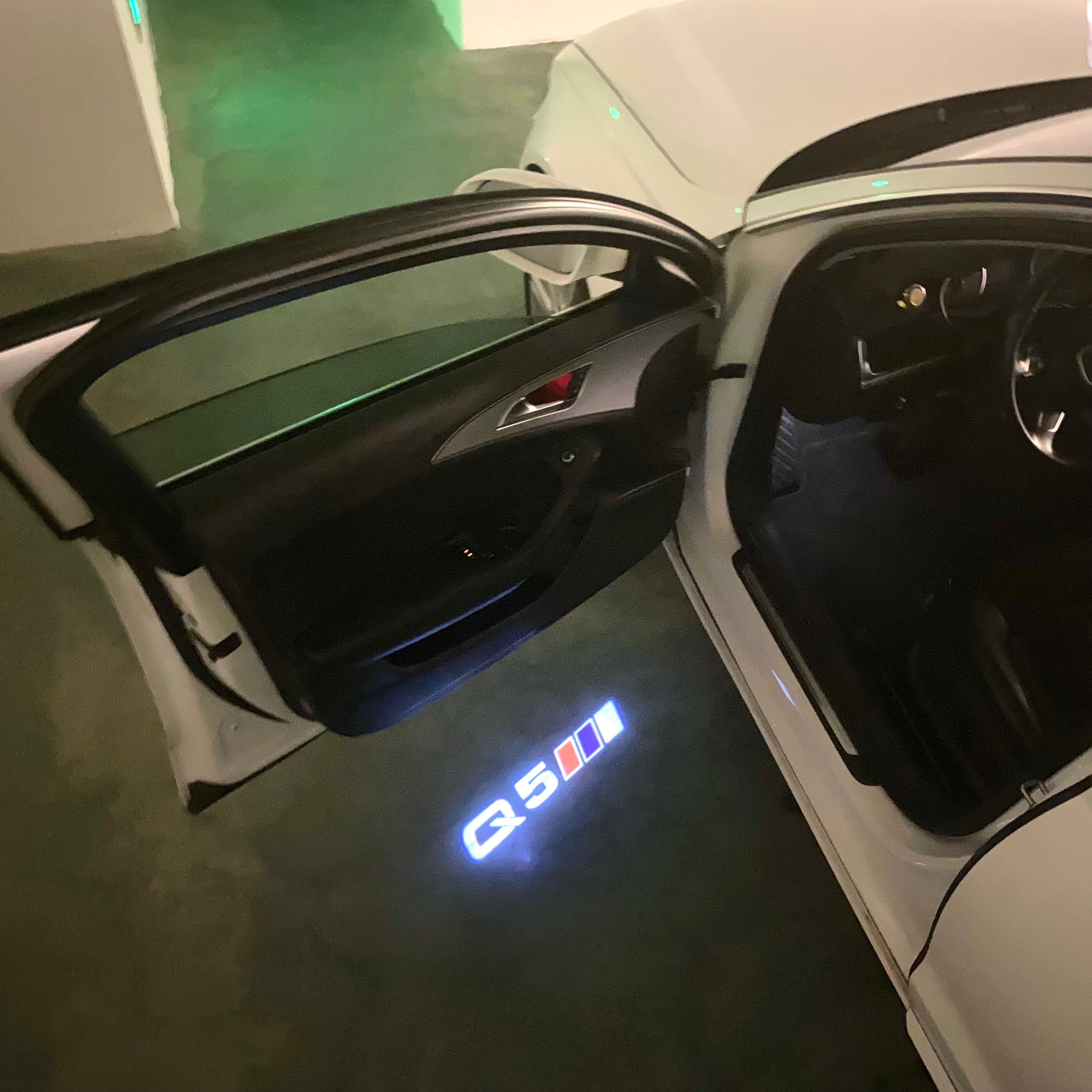 AUDI  Q5   LOGO PROJECTOT LIGHTS  (quantity 1 = 2 Logo Films /2 door lights）Nr.12B70