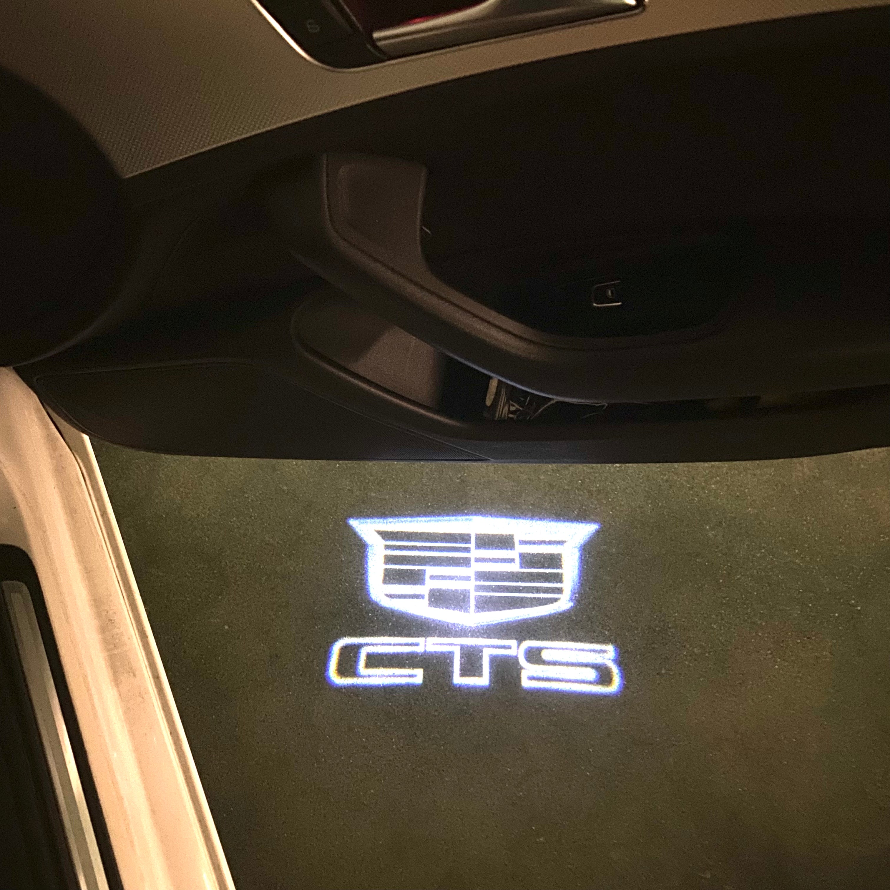 CADILLAC CTS LOGO PROJECTOT LIGHTS Nr.9734 (quantity 1 = 2 Logo Films /2 door lights）