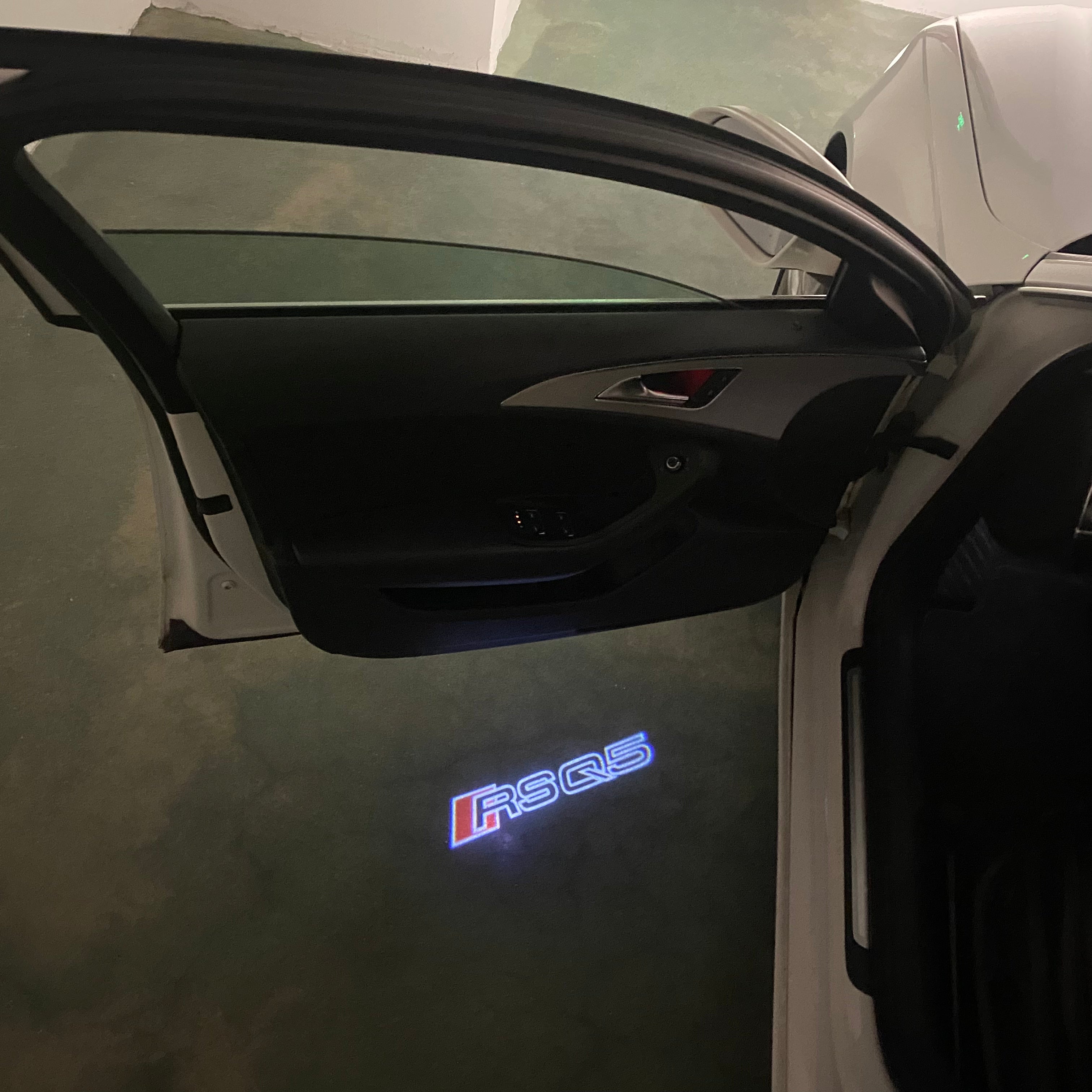 AUDI  RSQ5 LOGO PROJECTOT LIGHTS  (quantity 1 = 2 Logo Films /2 door lights）Nr.12B92