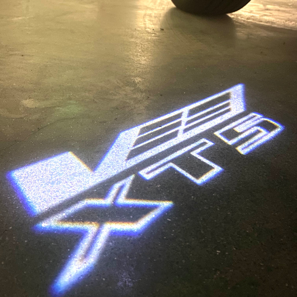 CADILLAC XT5 LOGO PROJECTOT LIGHTS Nr.9768 (quantity 1 = 2 Logo Films /2 door lights）