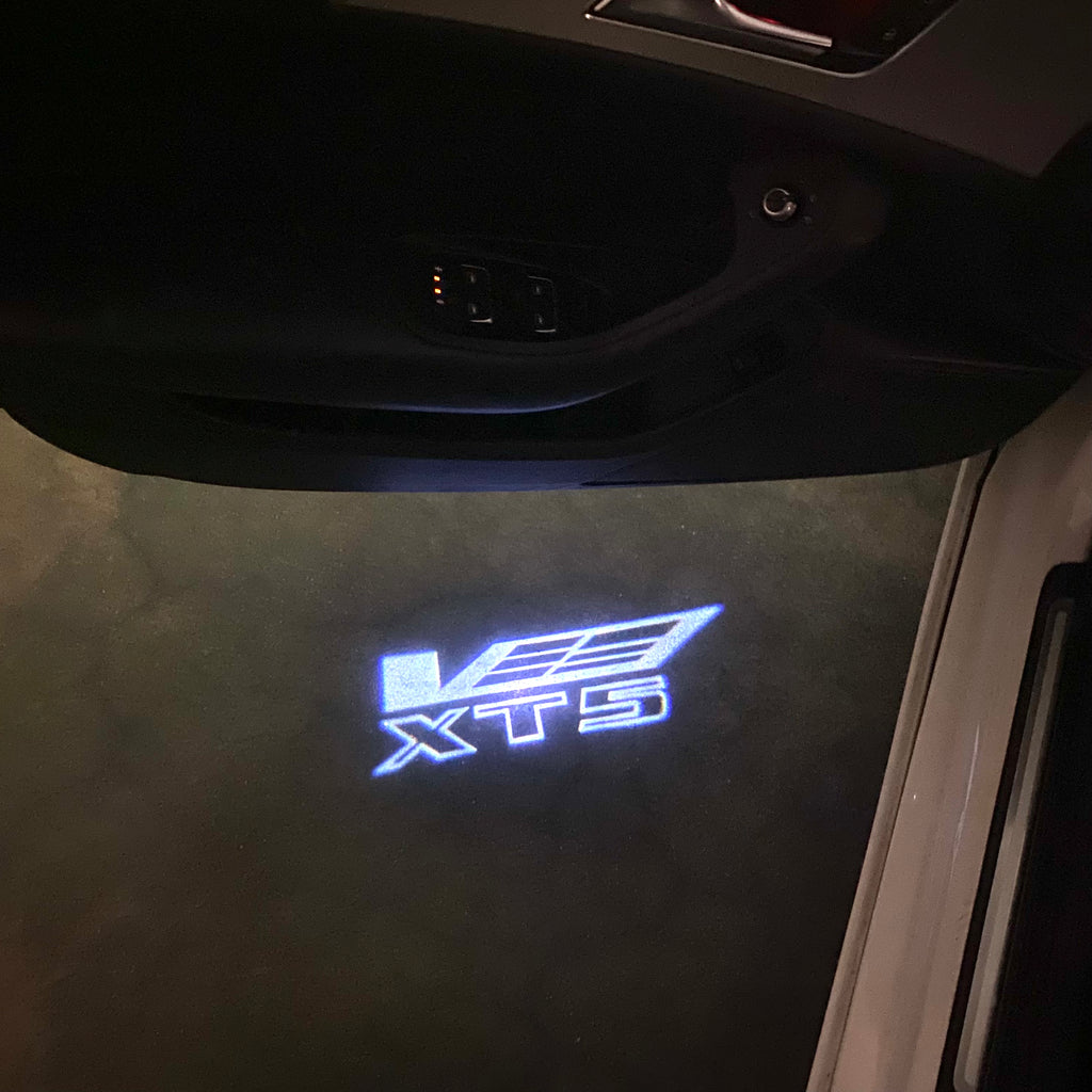 CADILLAC XT5 LOGO PROJECTOT LIGHTS Nr.9768 (quantity 1 = 2 Logo Films /2 door lights）