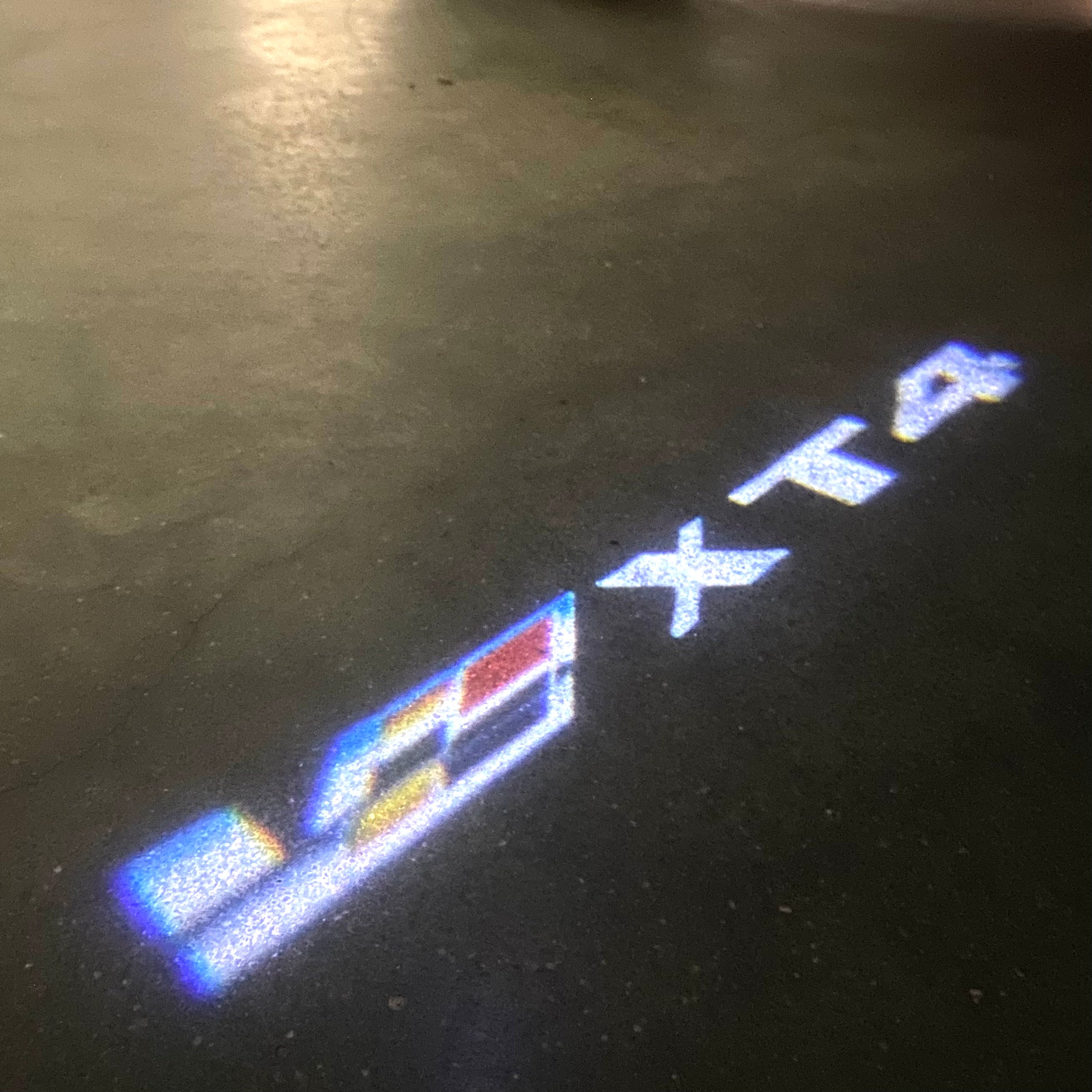 CADILLAC XT4 LOGO PROJECTOT LIGHTS Nr.9804 (quantity 1 = 2 Logo Films /2 door lights）