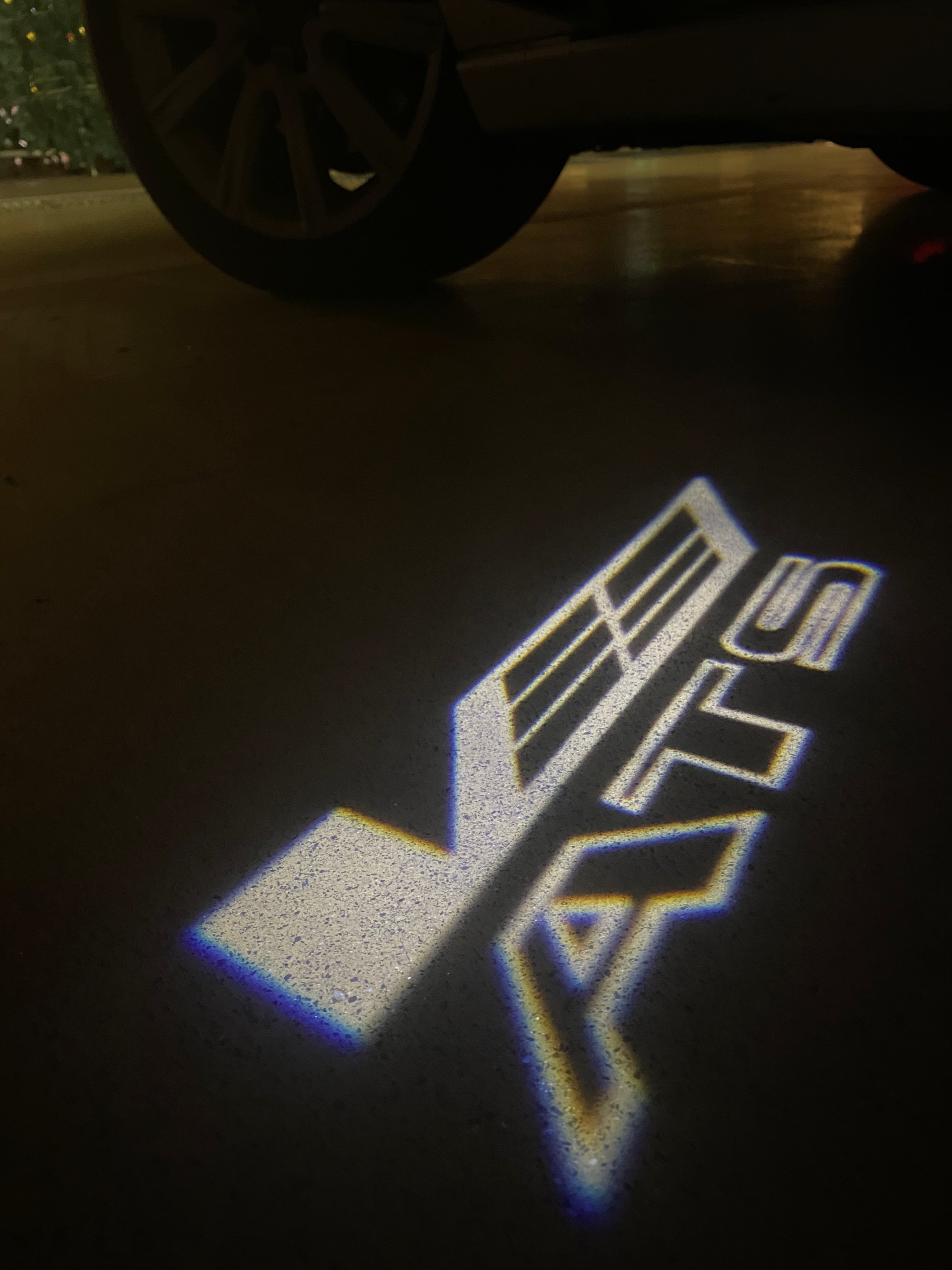CADILLAC ATS LOGO PROJECTOT LIGHTS Nr.9765 (quantity 1 = 2 Logo Films /2 door lights）