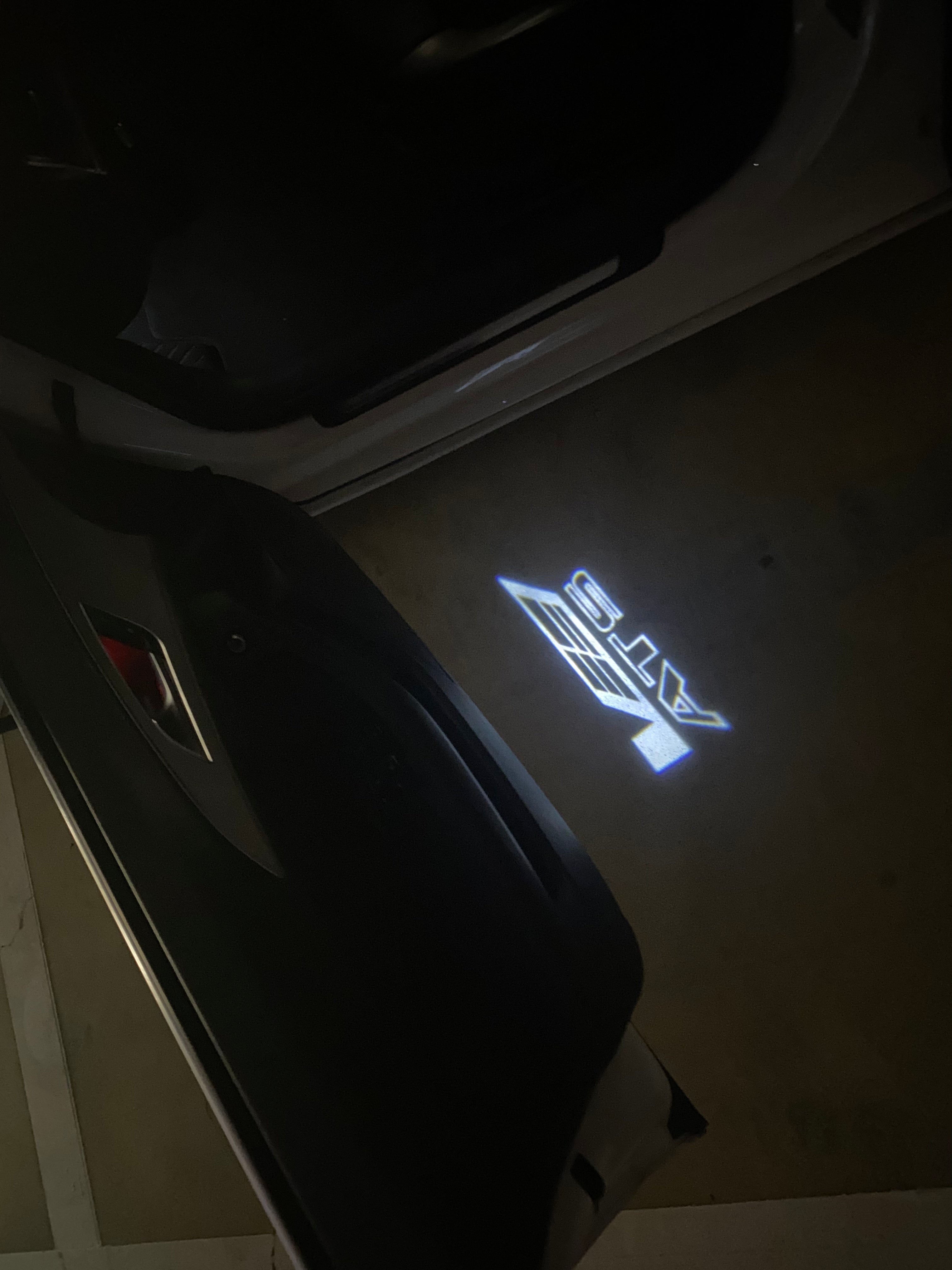 CADILLAC ATS LOGO PROJECTOT LIGHTS Nr.9765 (quantity 1 = 2 Logo Films /2 door lights）