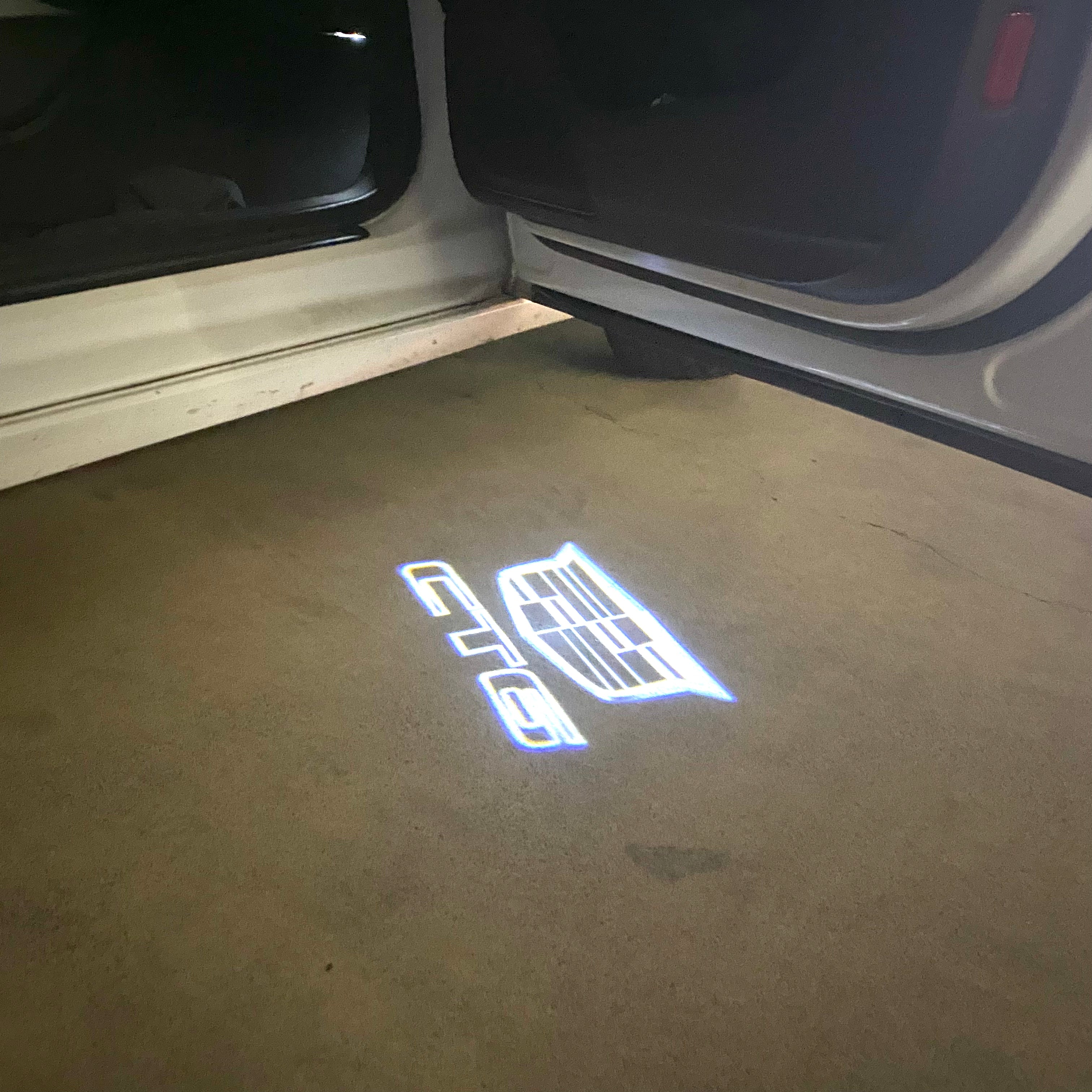 CADILLAC CT6 LOGO PROJECTOT LIGHTS Nr.9733 (quantity 1 = 2 Logo Films /2 door lights）