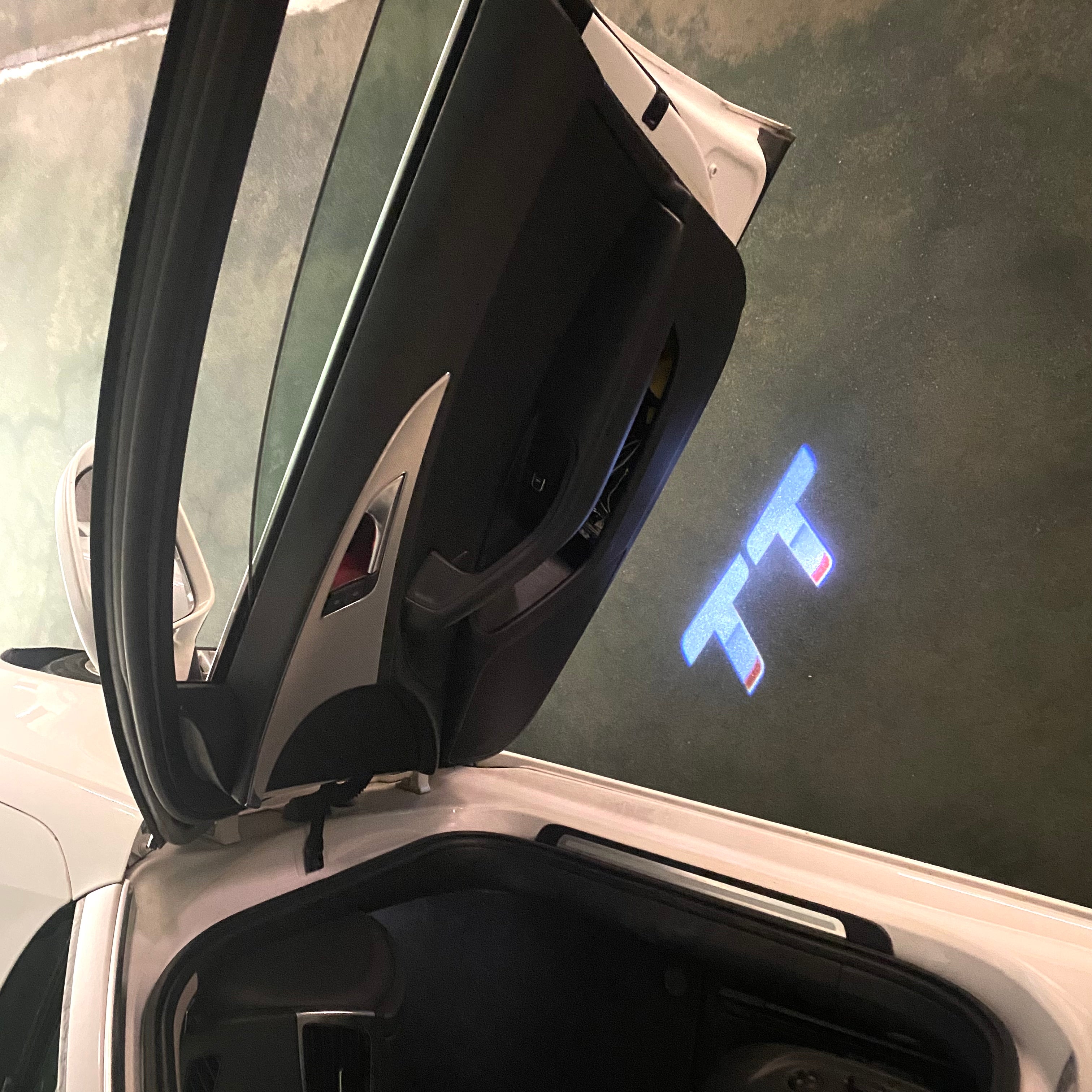 AUDI  TT LOGO PROJECTOT LIGHTS  (quantity 1 = 2 Logo Films /2 door lights）Nr.12B102