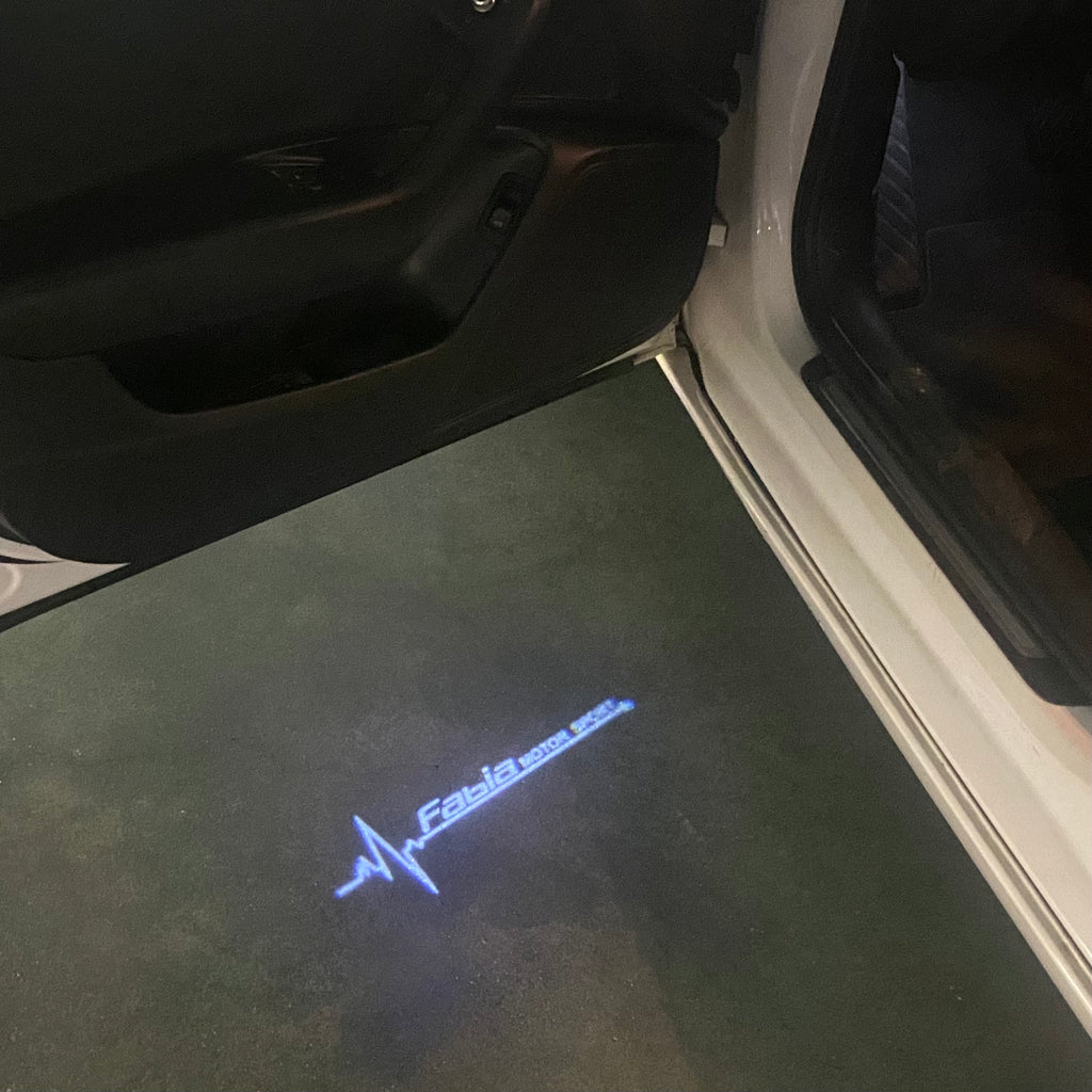 SKODA LOGO PROJECTOT LIGHTS Nr.81 (quantità 1 = 1 set / 2 luci porta)