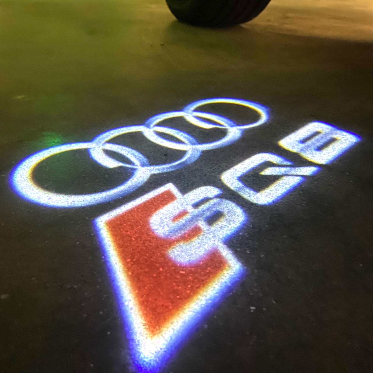 AUDI    SQ8 LOGO PROJECTOT LIGHTS  (quantity 1 = 2 Logo Films /2 door lights）Nr.12B100