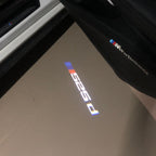 BMW M3 LOGO PROJECTOR LIGHTS Nr.24 (الكمية 1 = 1 مجموعة / 2 أضواء باب)