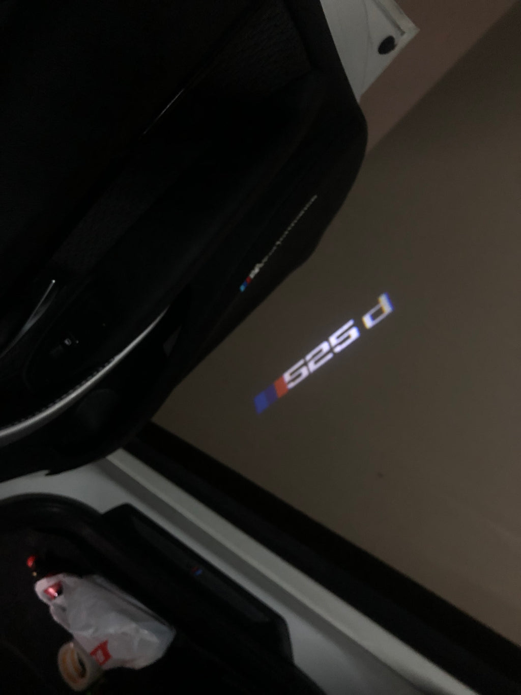 BMW M3 LOGO PROJECTOR LIGHTS Nr.24 (الكمية 1 = 1 مجموعة / 2 أضواء باب)
