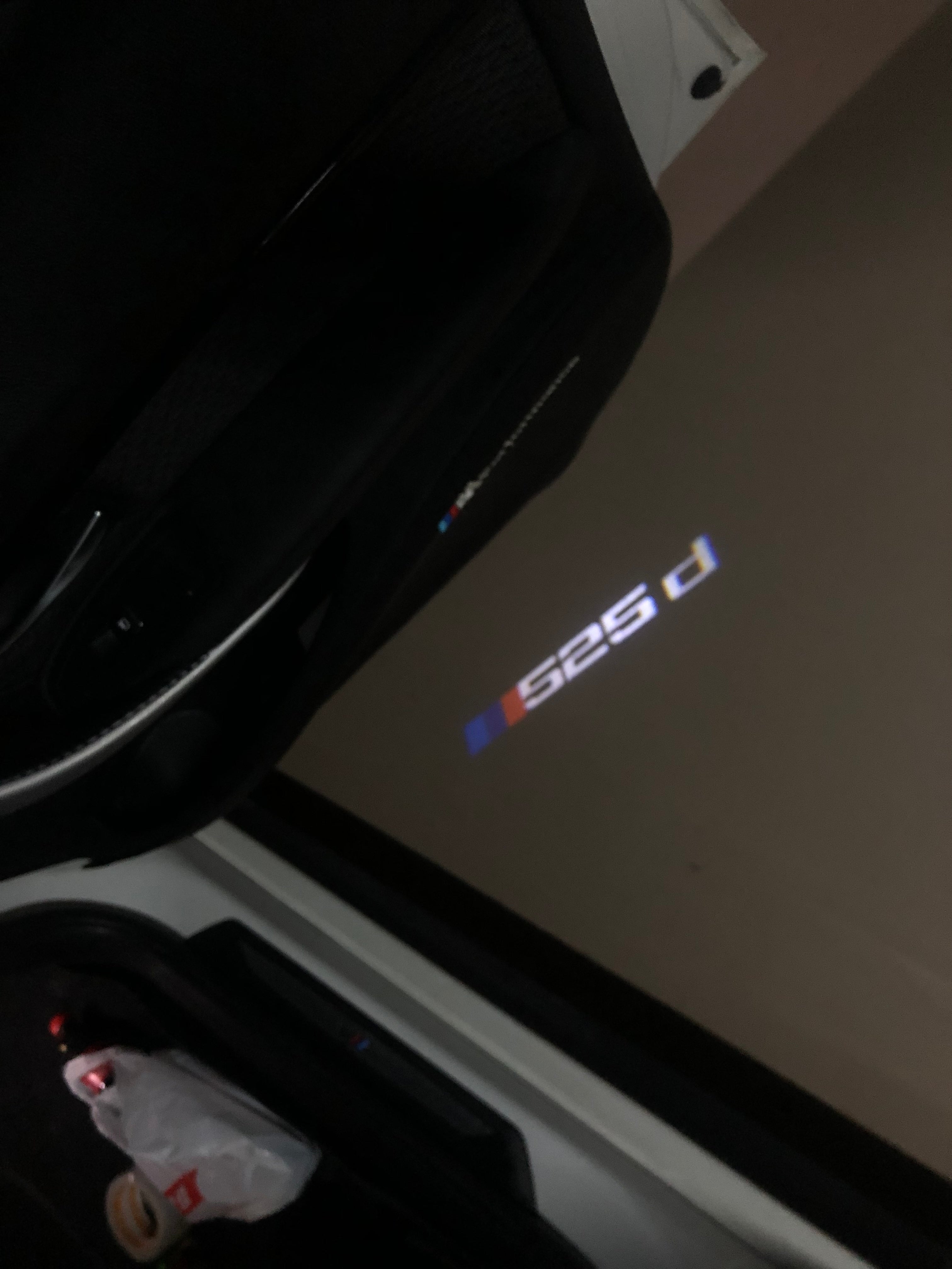BMW M3 LOGO PROJECTOR LIGHTS Nr.24 (الكمية 1 = 1 مجموعة / 2 أضواء باب)