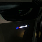 BMW M3 LOGO PROJECTOR LIGHTS Nr.24 (الكمية 1 = 1 مجموعة / 2 أضواء باب)