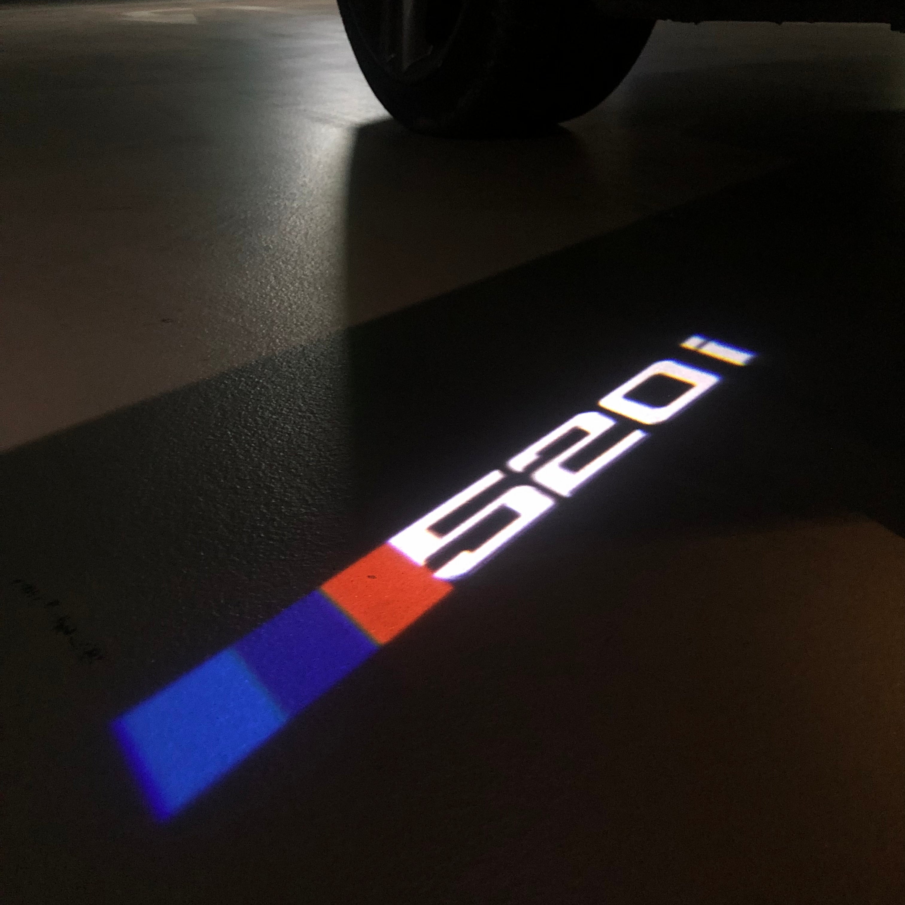 BMW M3 LOGO PROJECTOR LIGHTS Nr.24 (الكمية 1 = 1 مجموعة / 2 أضواء باب)