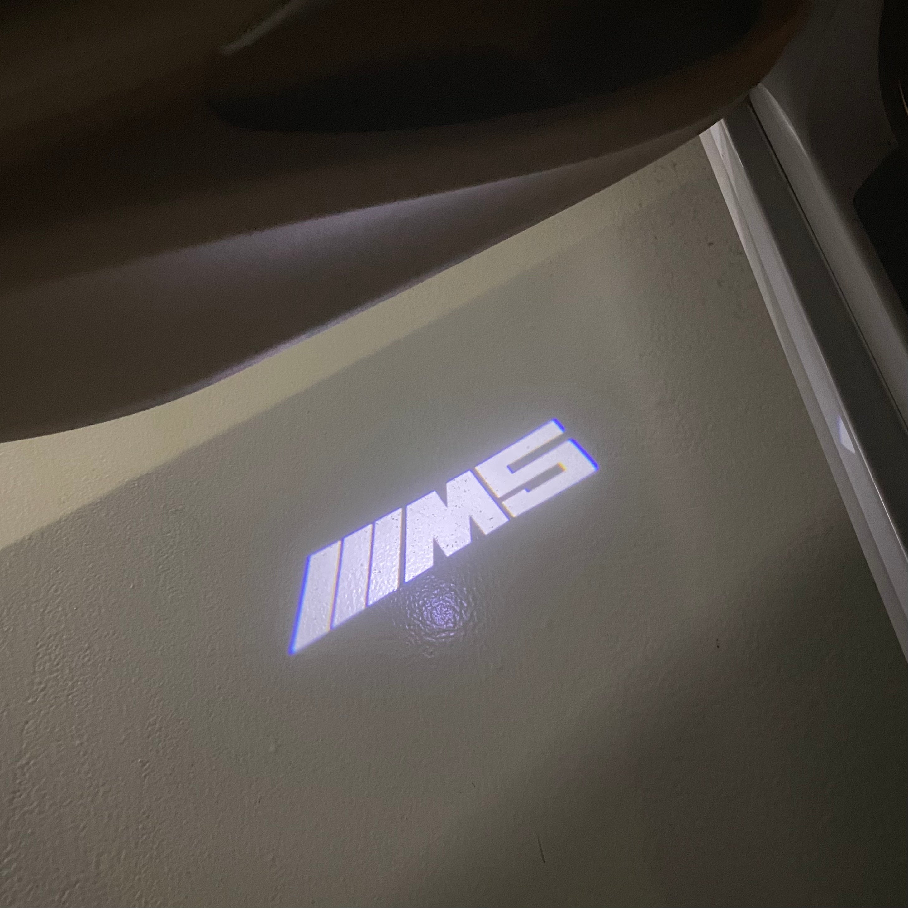 ÉCLAIRAGE DE PROJECTEUR BMW M3 LOGO Nr.24 (quantité 1 = 1 jeux / 2 feux de porte)