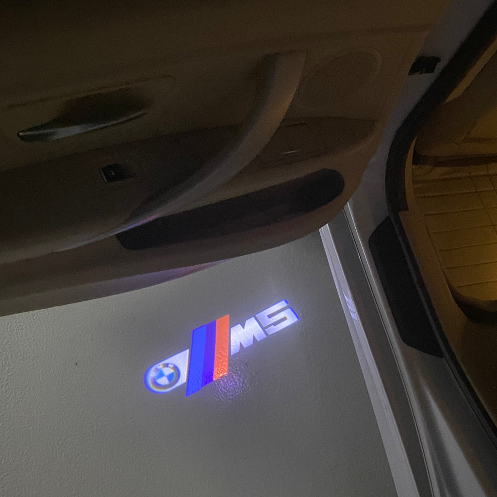 BMW M3 LOGO PROJECTOR LIGHTS Nr.24 (الكمية 1 = 1 مجموعة / 2 أضواء باب)