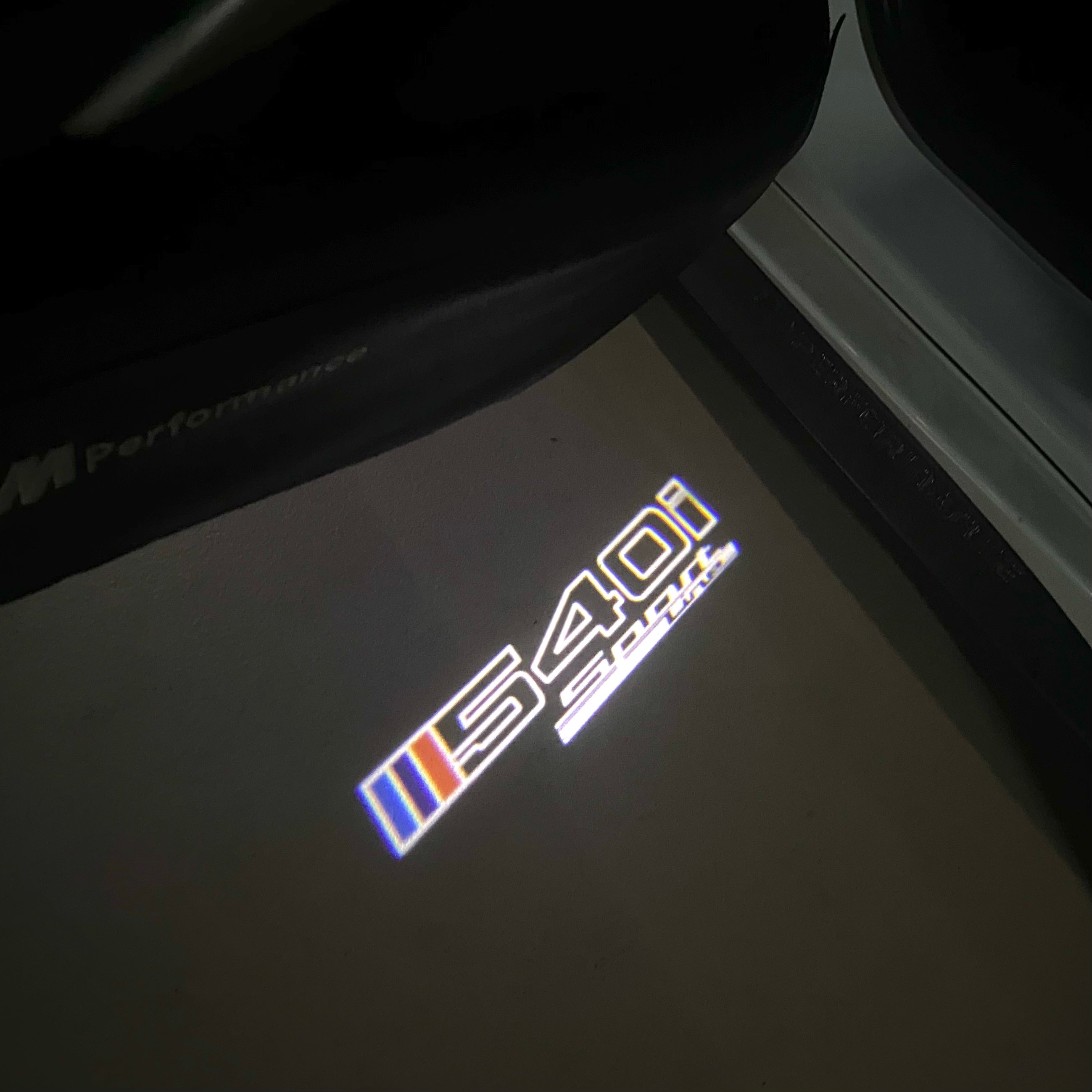 ÉCLAIRAGE DE PROJECTEUR BMW M3 LOGO Nr.24 (quantité 1 = 1 jeux / 2 feux de porte)