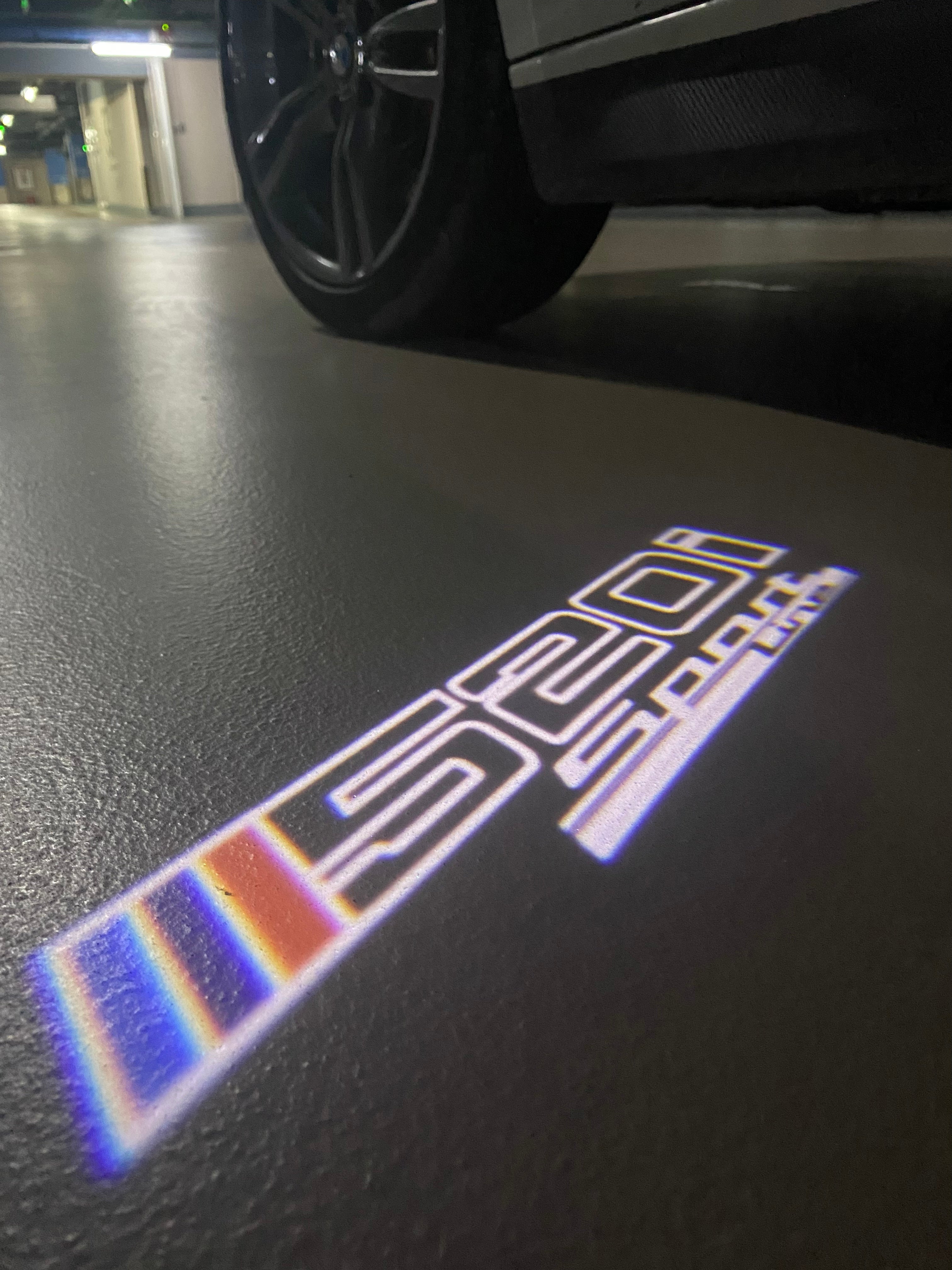 ÉCLAIRAGE DE PROJECTEUR BMW M3 LOGO Nr.24 (quantité 1 = 1 jeux / 2 feux de porte)