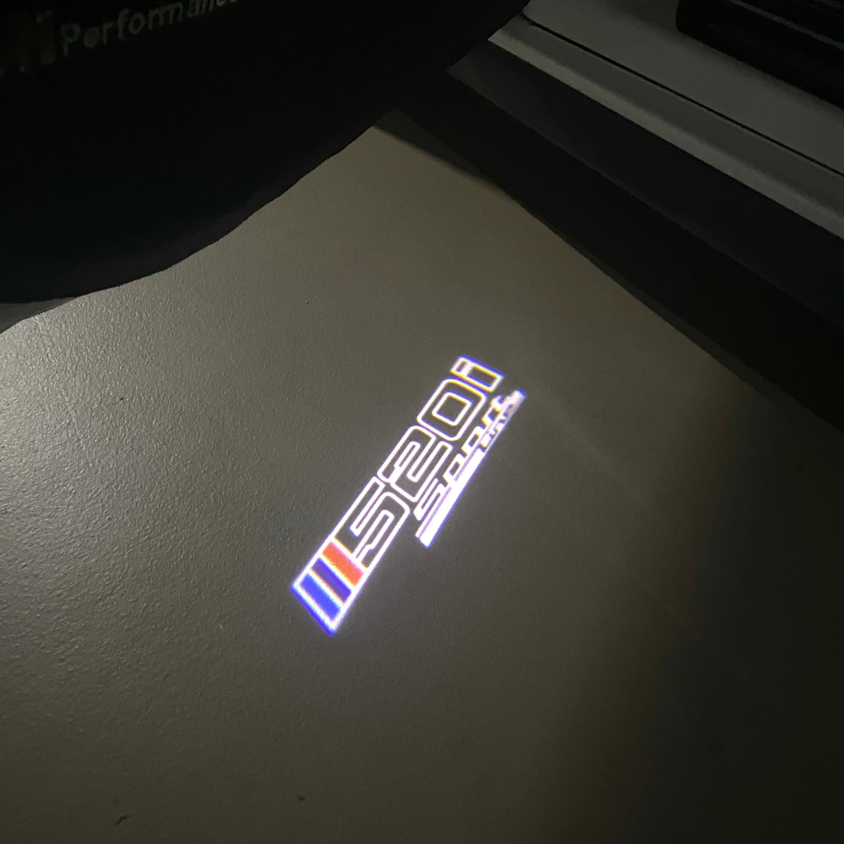 ÉCLAIRAGE DE PROJECTEUR BMW M3 LOGO Nr.24 (quantité 1 = 1 jeux / 2 feux de porte)