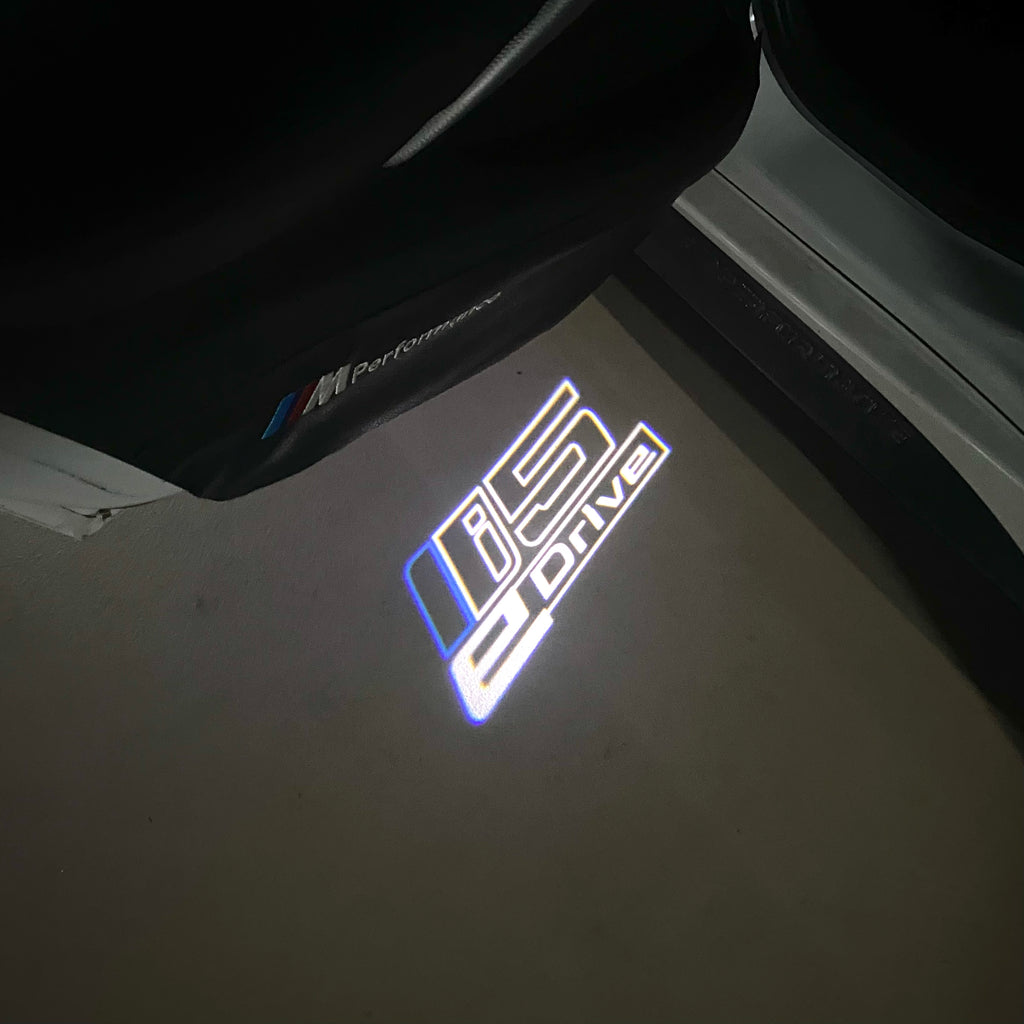BMW M3 LOGO PROJECTOR LIGHTS Nr.24 (الكمية 1 = 1 مجموعة / 2 أضواء باب)