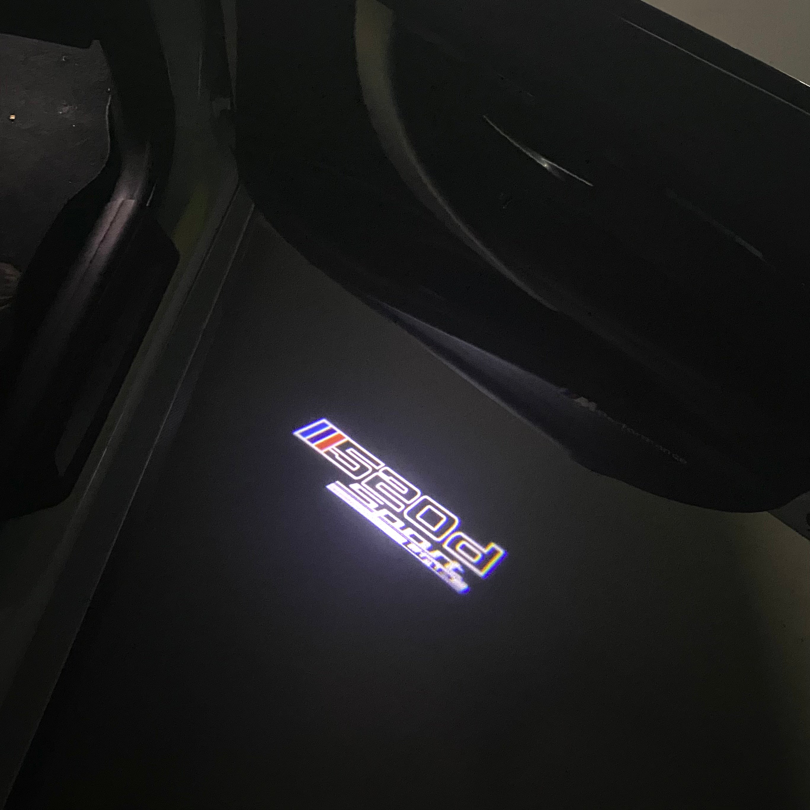 BMW M3 LOGO PROJECTOT LIGHTS Nr.24 (Menge 1 = 1 Sets/2 Türleuchten)