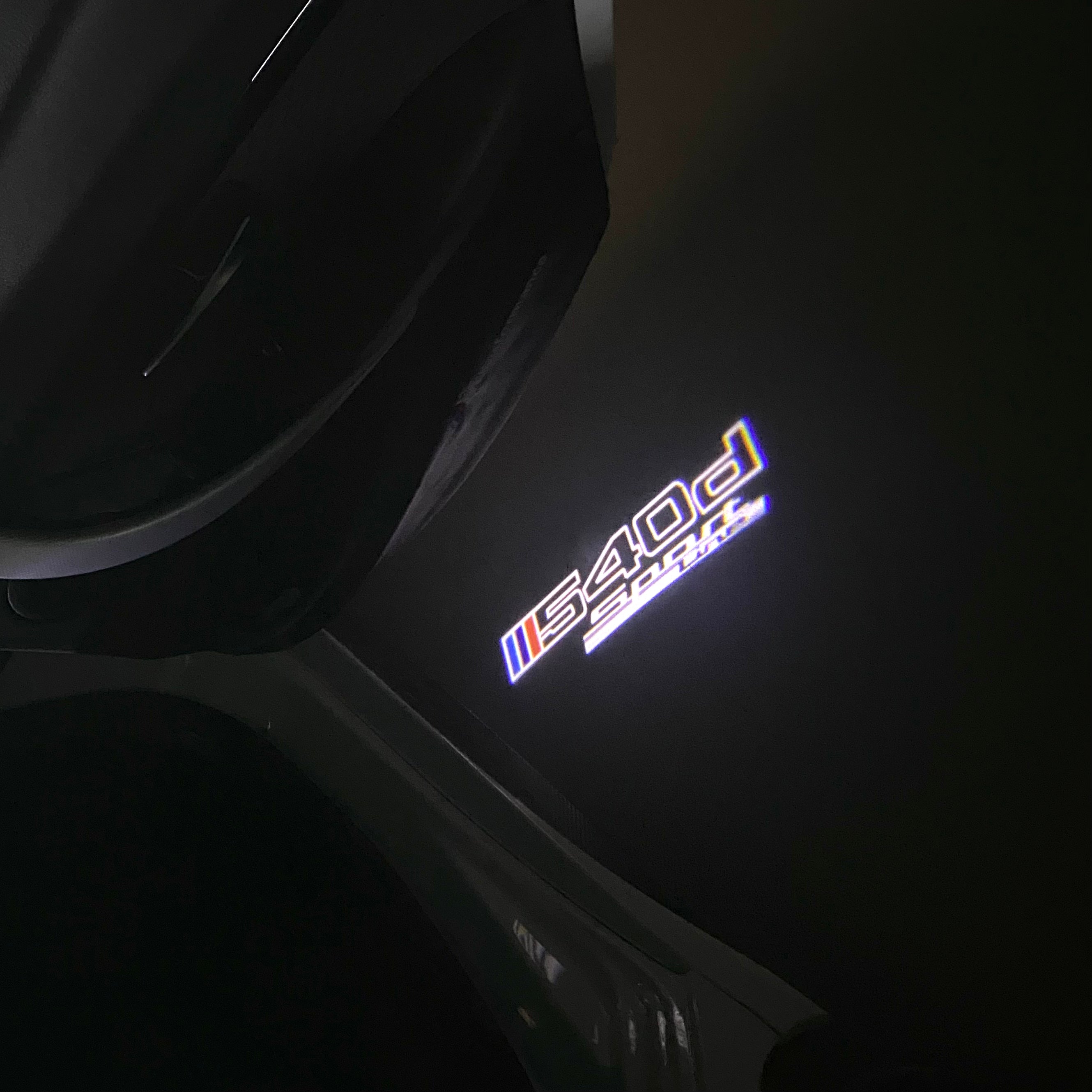 BMW M3 LOGO PROJECTOR LIGHTS Nr.24 (الكمية 1 = 1 مجموعة / 2 أضواء باب)