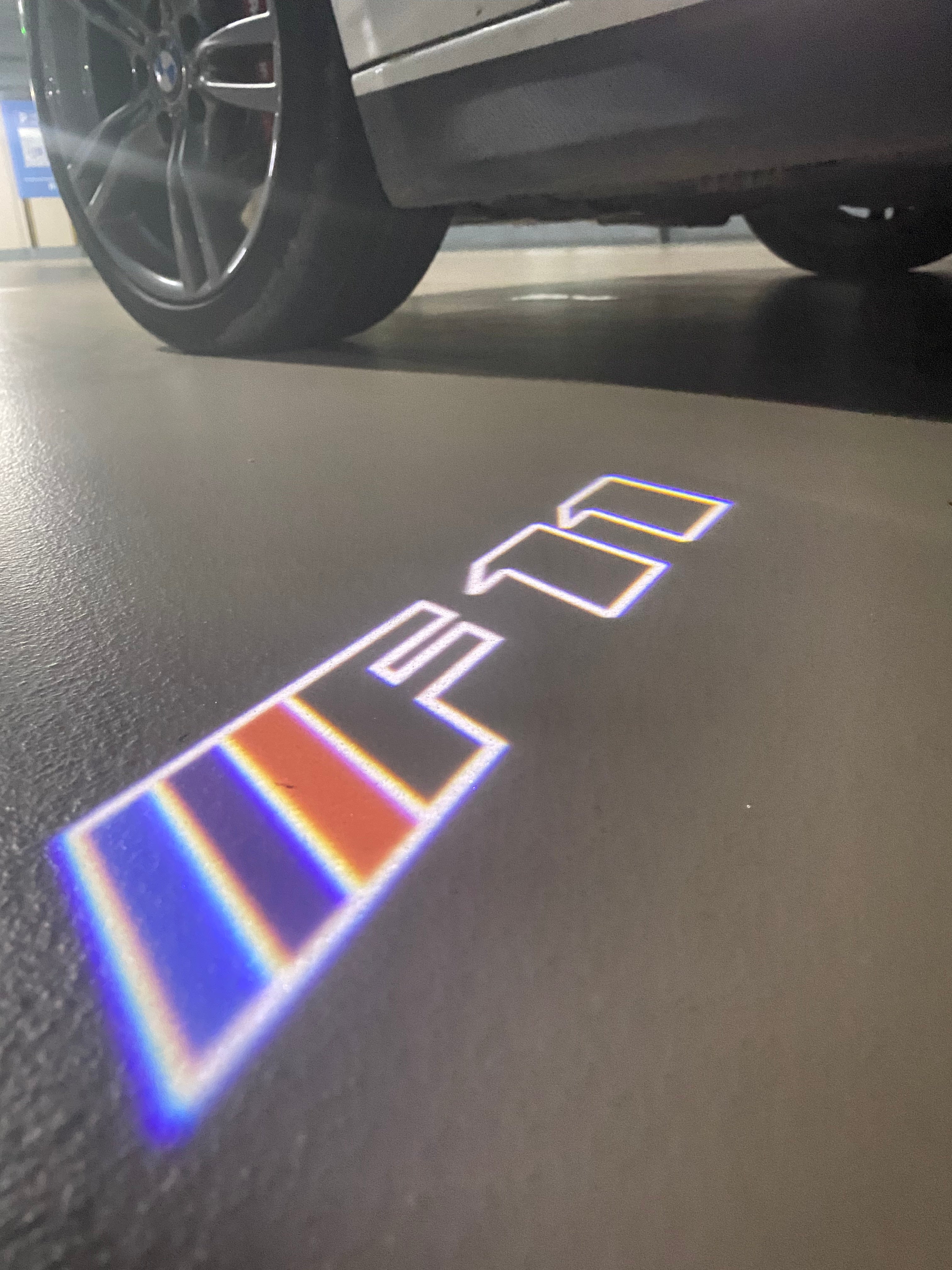 BMW 5 SERIES F11   LOGO PROJECTOT LIGHTS (quantity 1 = 1 sets/2 door lights) Nr.6024q76
