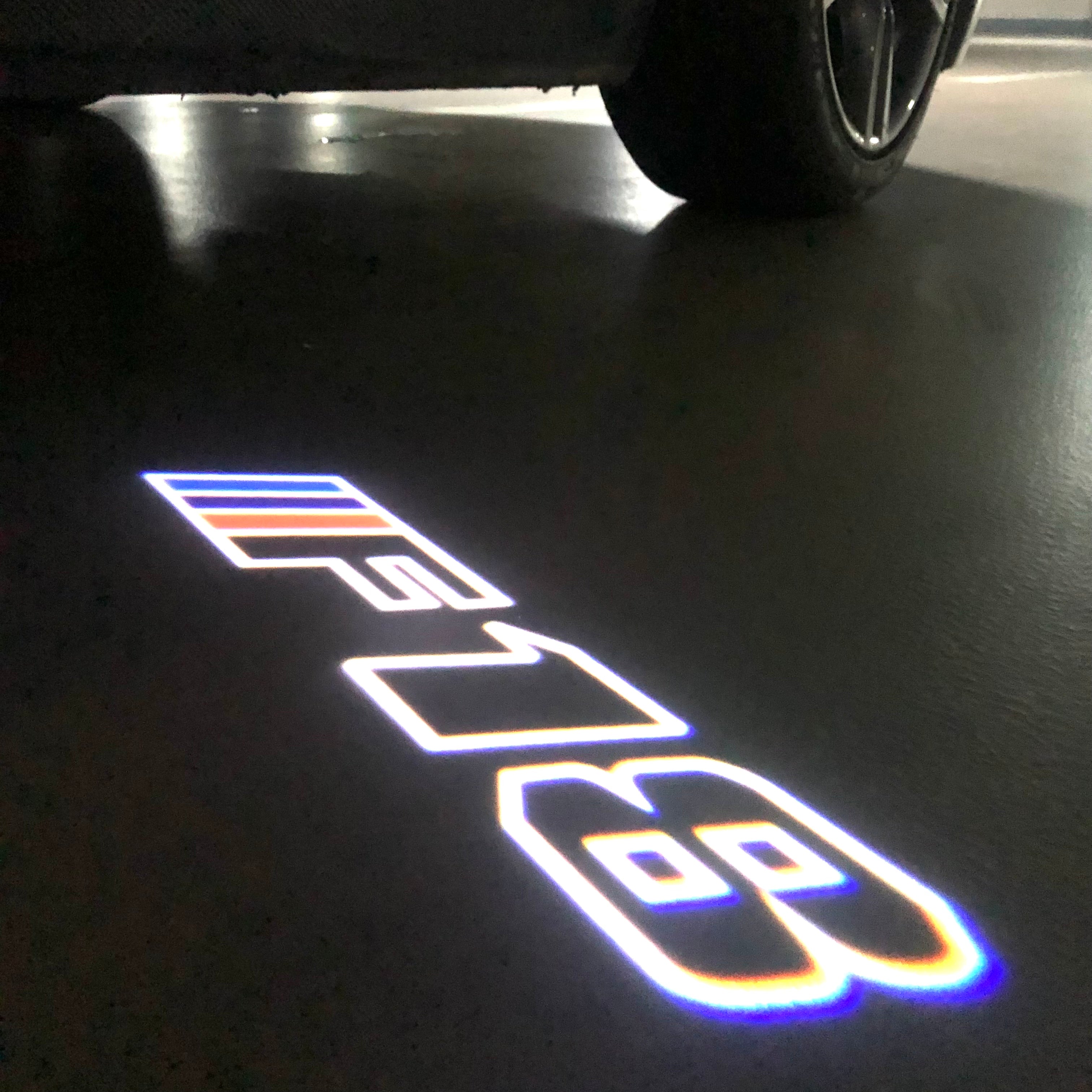 BMW M3 LOGO PROJECTOR LIGHTS Nr.24 (الكمية 1 = 1 مجموعة / 2 أضواء باب)