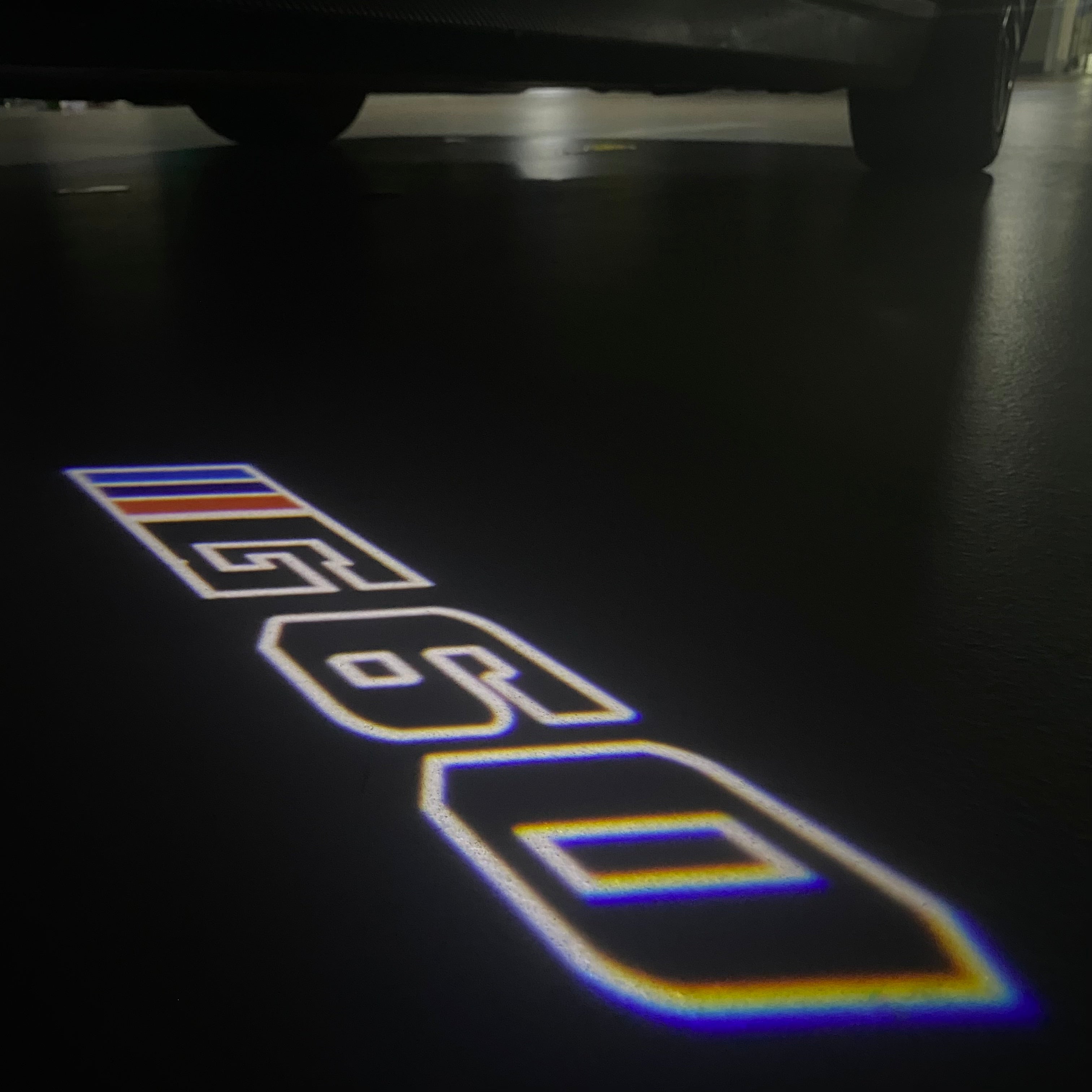 BMW M3 LOGO PROJECTOR LIGHTS Nr.24 (الكمية 1 = 1 مجموعة / 2 أضواء باب)