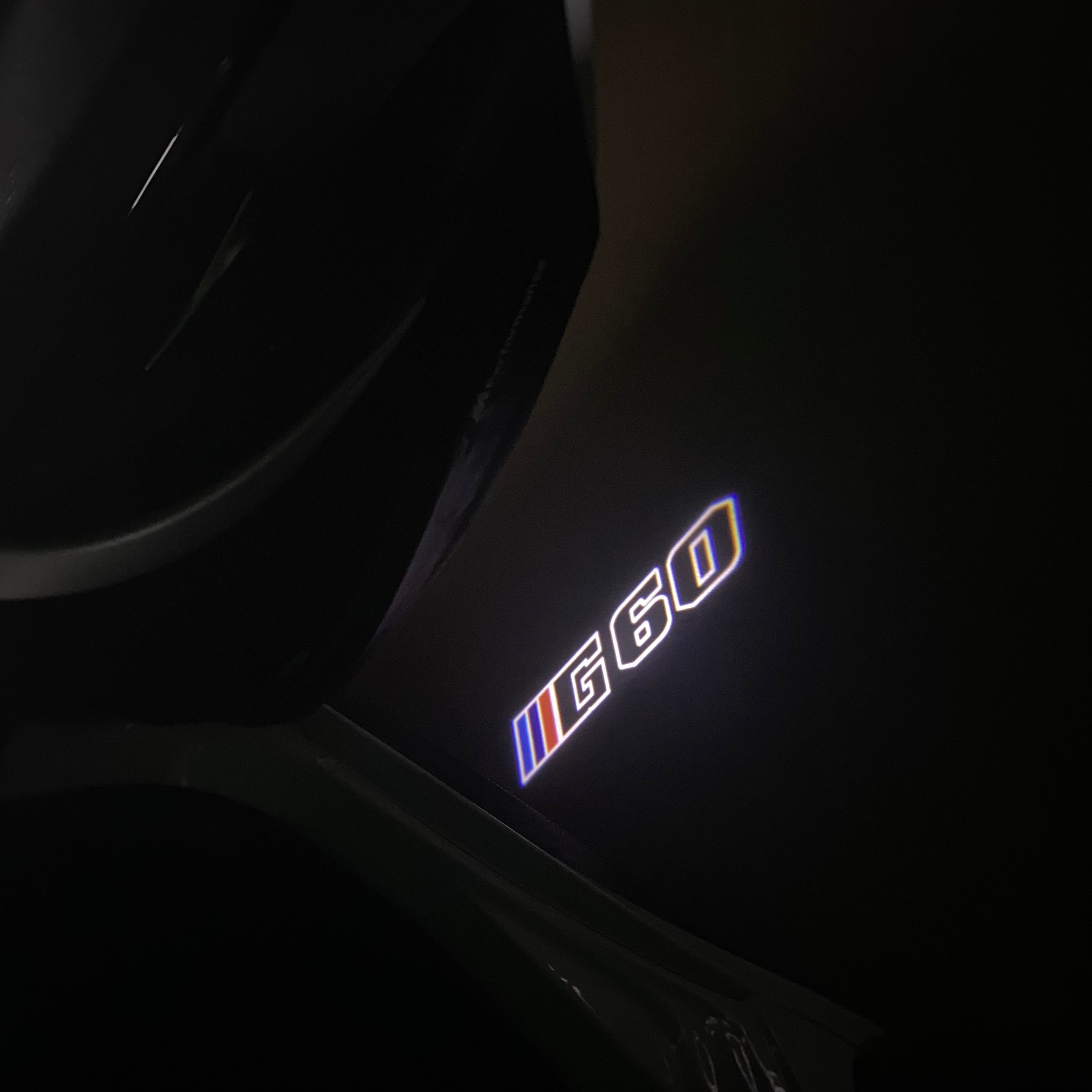 BMW M3 LOGO PROJECTOR LIGHTS Nr.24 (الكمية 1 = 1 مجموعة / 2 أضواء باب)
