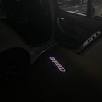 BMW M3 LOGO PROJECTOR LIGHTS Nr.24 (الكمية 1 = 1 مجموعة / 2 أضواء باب)