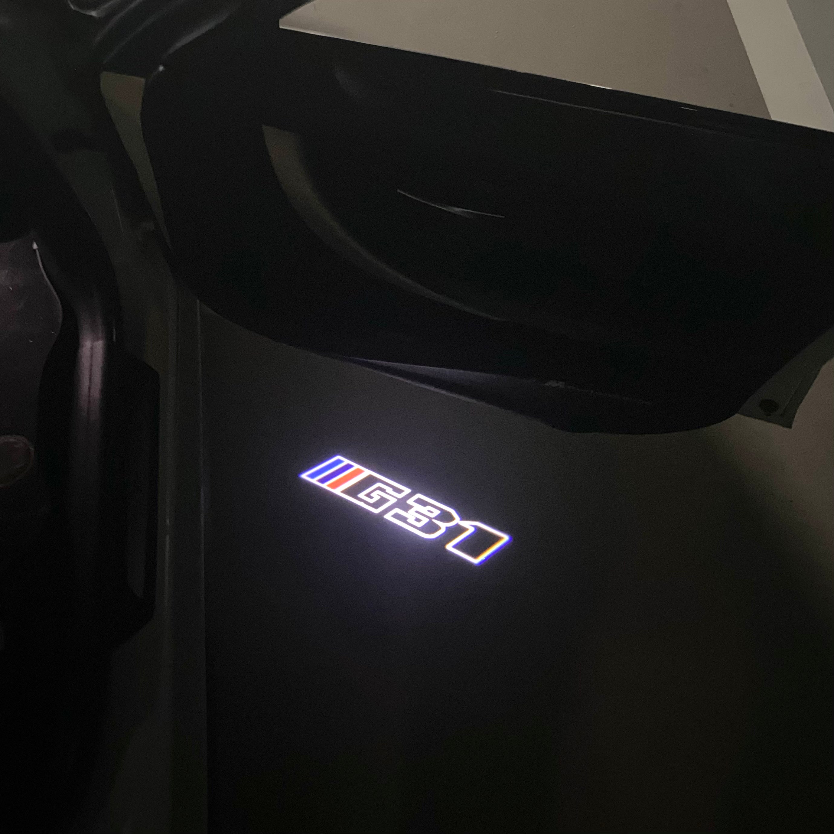 ÉCLAIRAGE DE PROJECTEUR BMW M3 LOGO Nr.24 (quantité 1 = 1 jeux / 2 feux de porte)