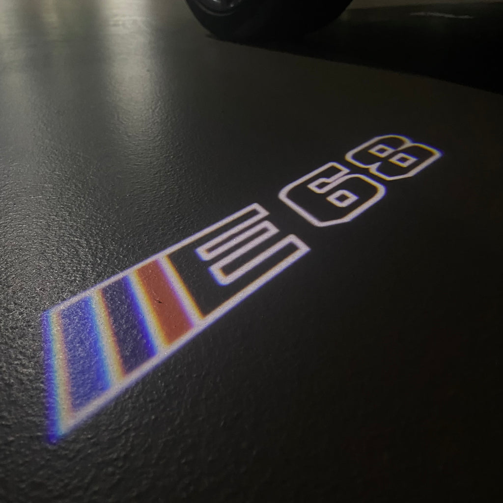 BMW M3 LOGO PROJECTOT LIGHTS Nr.24 (Menge 1 = 1 Sets/2 Türleuchten)