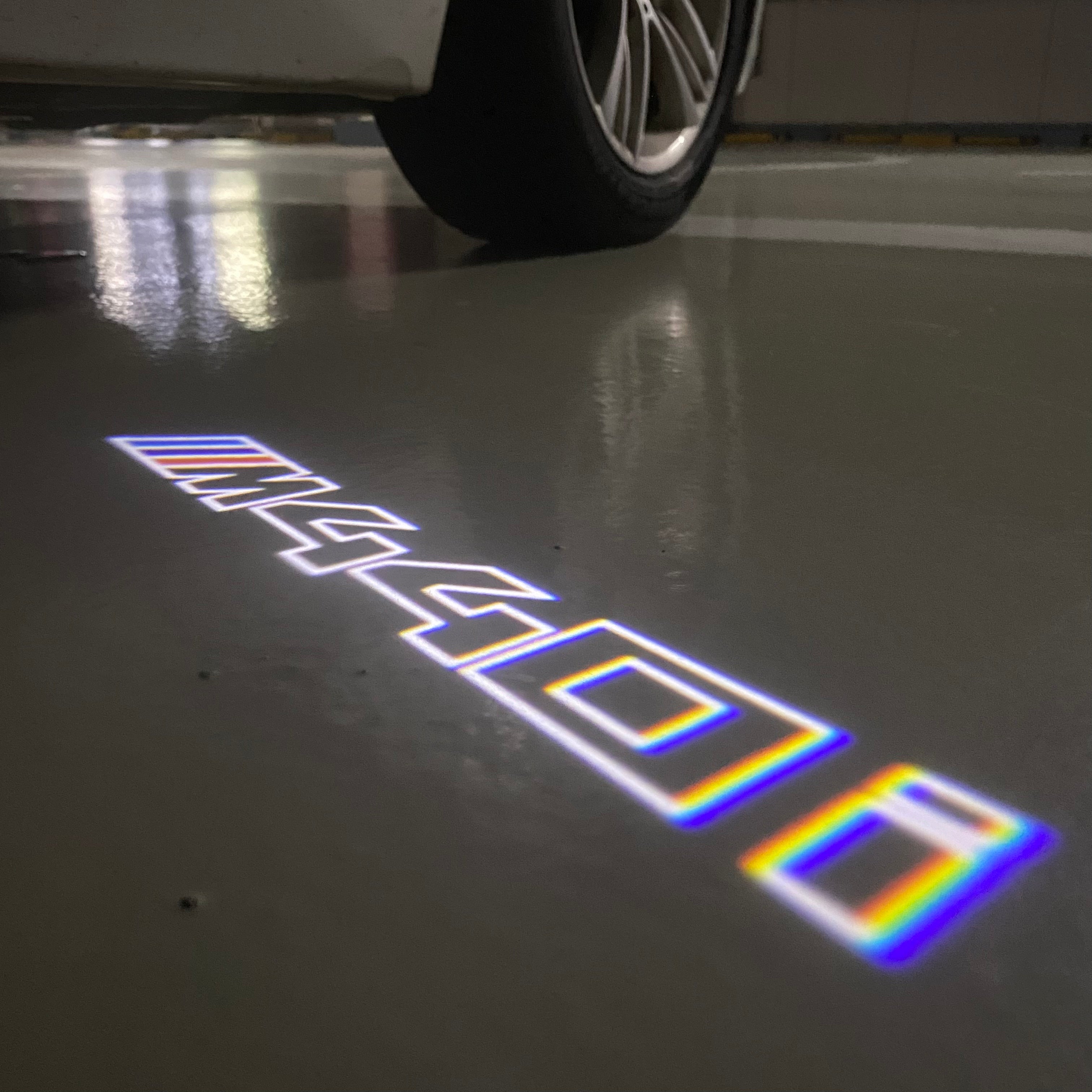 BMW M3 LOGO PROJECTOR LIGHTS Nr.24 (الكمية 1 = 1 مجموعة / 2 أضواء باب)