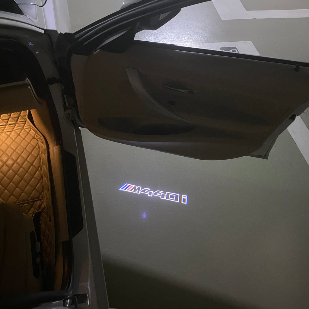 BMW M3 LOGO PROJECTOR LIGHTS Nr.24 (الكمية 1 = 1 مجموعة / 2 أضواء باب)