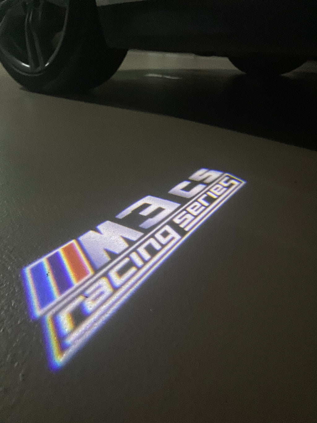 ÉCLAIRAGE DE PROJECTEUR BMW M3 LOGO Nr.24 (quantité 1 = 1 jeux / 2 feux de porte)