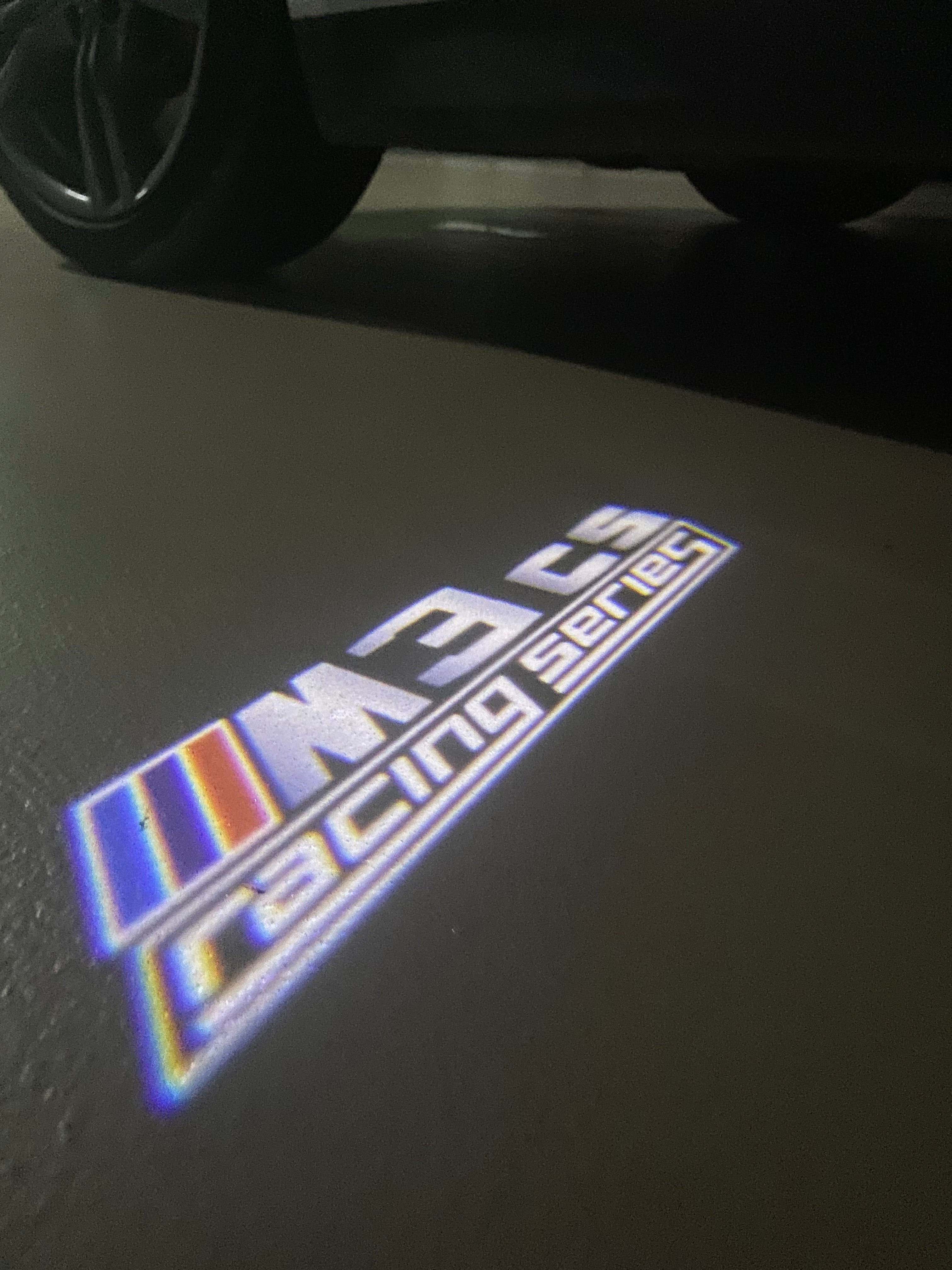 ÉCLAIRAGE DE PROJECTEUR BMW M3 LOGO Nr.24 (quantité 1 = 1 jeux / 2 feux de porte)