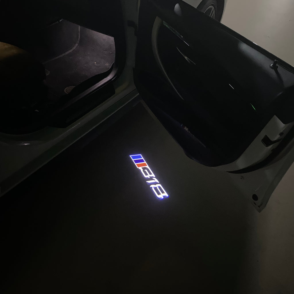 BMW M3 LOGO PROJECTOR LIGHTS Nr.24 (الكمية 1 = 1 مجموعة / 2 أضواء باب)