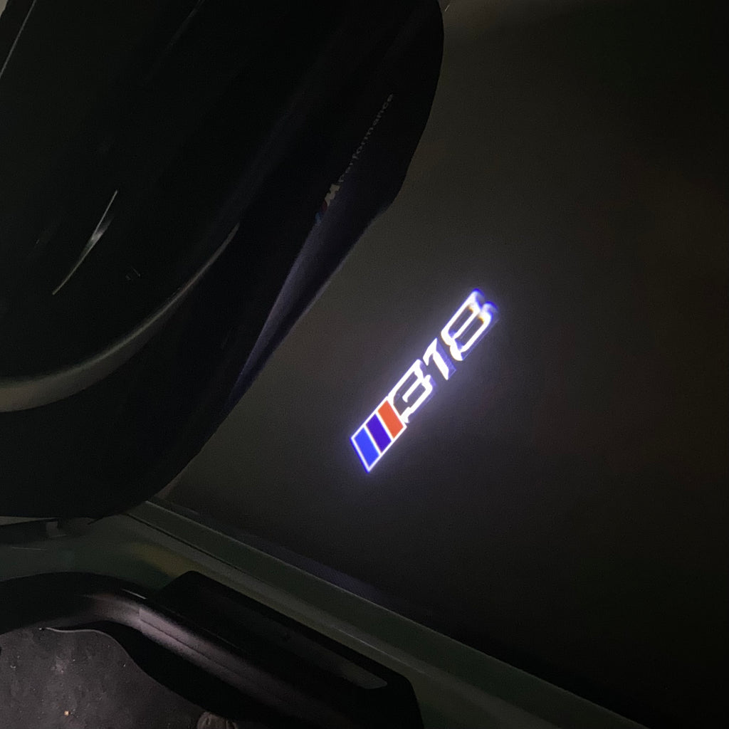 BMW M3 LOGO PROJECTOR LIGHTS Nr.24 (الكمية 1 = 1 مجموعة / 2 أضواء باب)