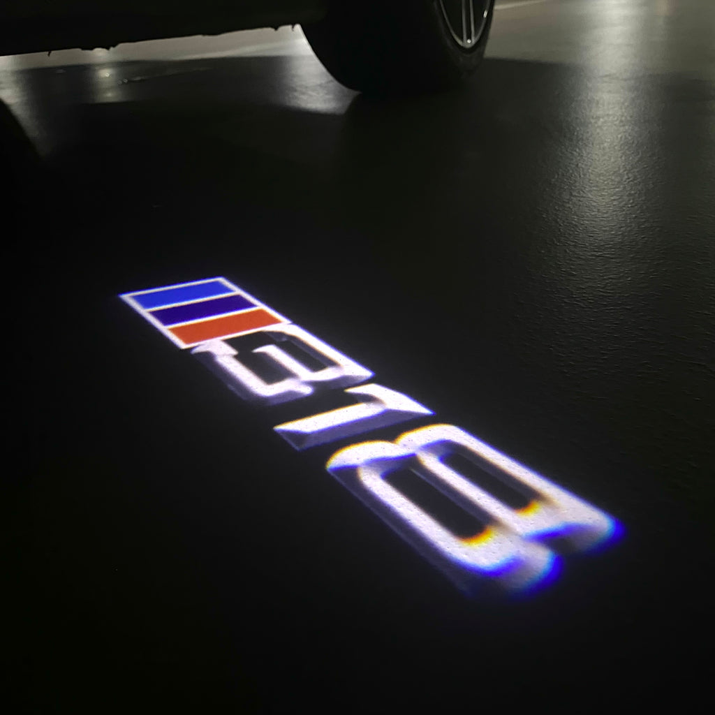 BMW M3 LOGO PROJECTOR LIGHTS Nr.24 (الكمية 1 = 1 مجموعة / 2 أضواء باب)