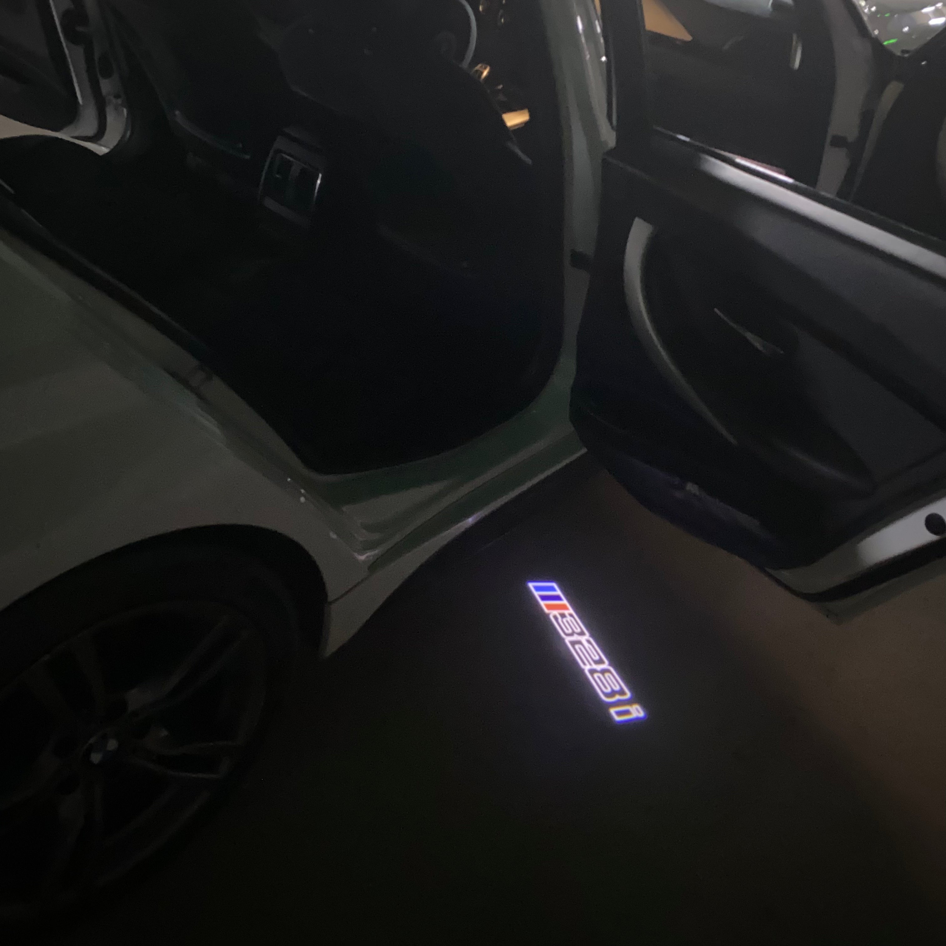 ÉCLAIRAGE DE PROJECTEUR BMW M3 LOGO Nr.24 (quantité 1 = 1 jeux / 2 feux de porte)