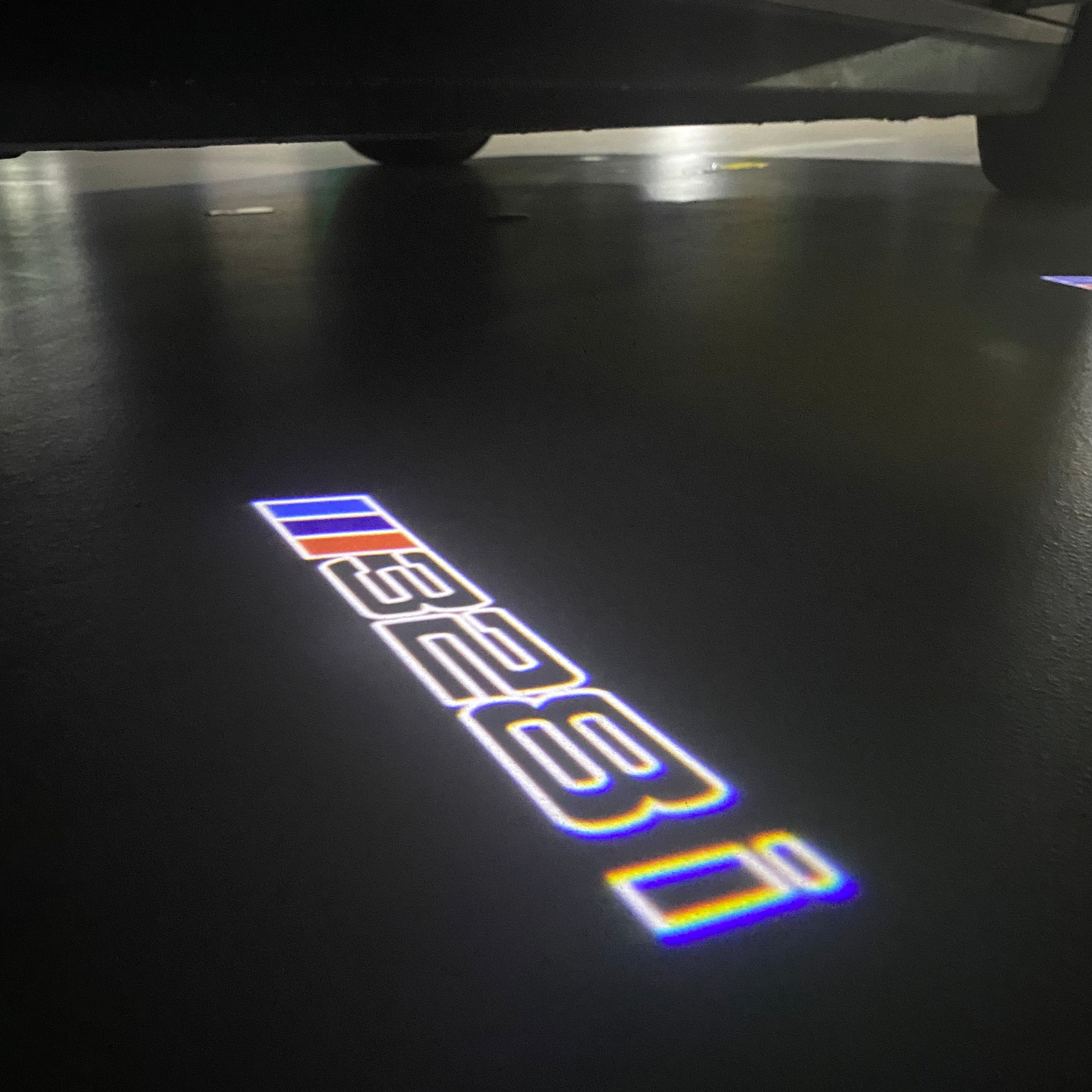 ÉCLAIRAGE DE PROJECTEUR BMW M3 LOGO Nr.24 (quantité 1 = 1 jeux / 2 feux de porte)